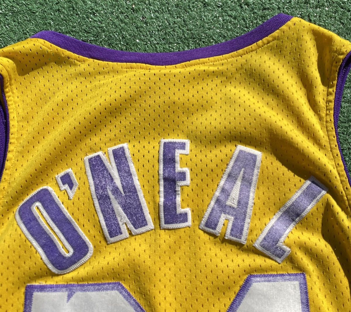 Nike VTG 90s Nike Los Angeles LA Lakers Shaq Jersey Distressed Size US S / EU 44-46 / 1 - 7 Thumbnail