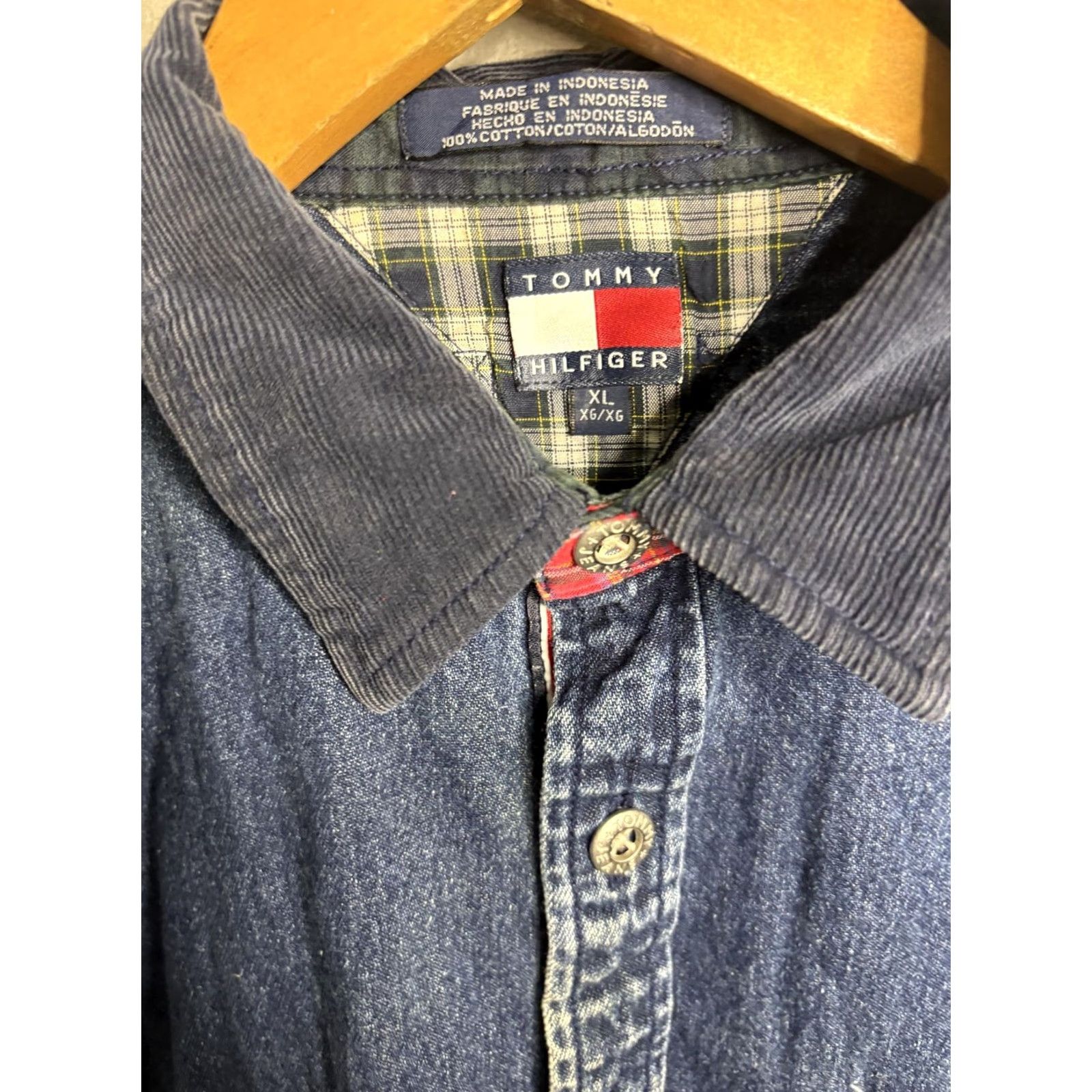 Tommy Hilfiger VINTAGE Tommy Hilfiger Shirt Mens XL Blue Denim Button-Up Corduroy Collar 90s Size US XL / EU 56 / 4 - 4 Thumbnail