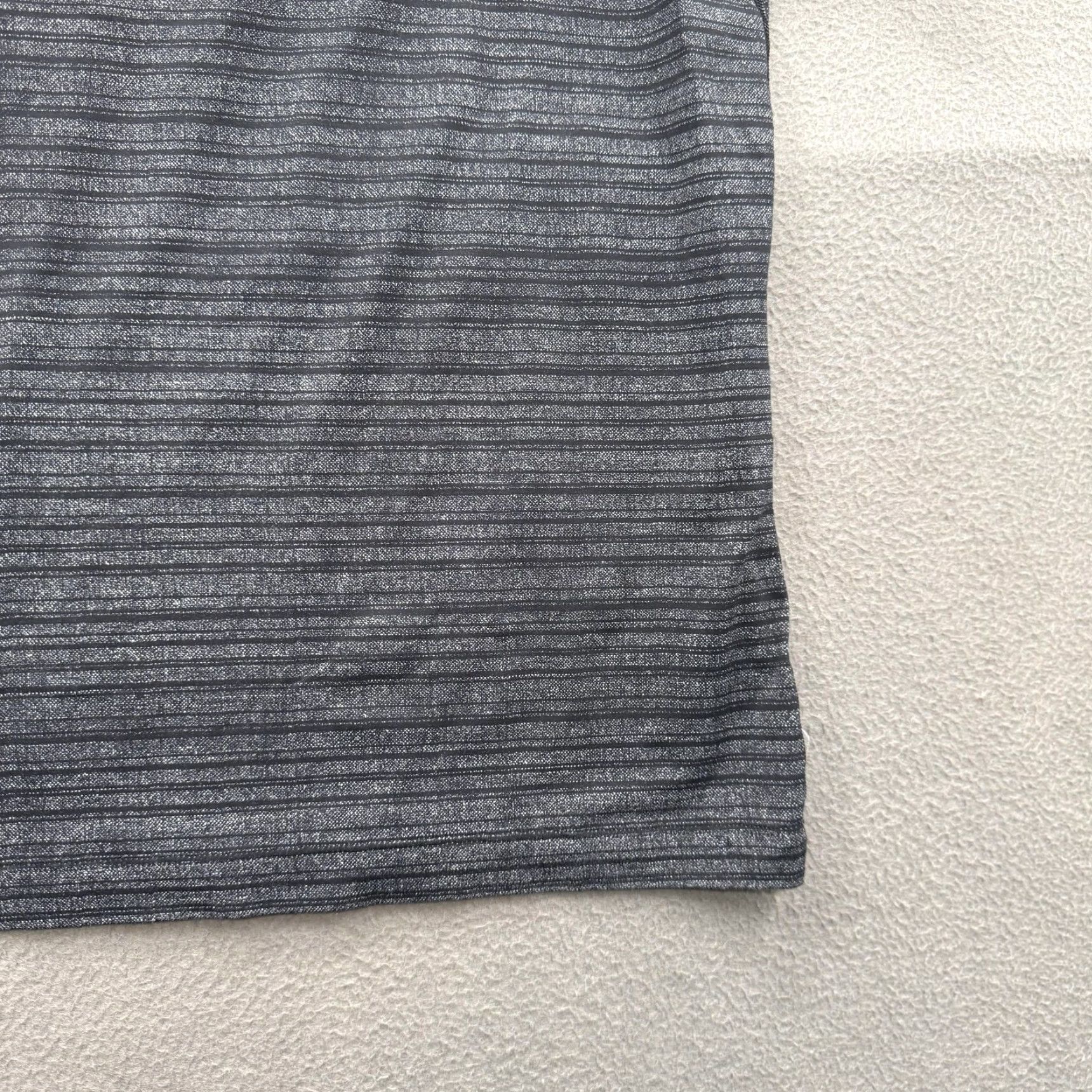 Lululemon Lululemon Polo Shirt Mens L Gray Striped Short Sleeve Performance Golf Shirt Size US L / EU 52-54 / 3 - 7 Thumbnail