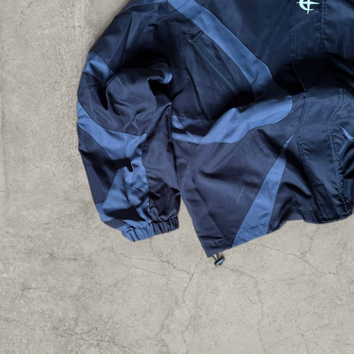 Japanese Brand Insane skate black gorpcore jacket with hood zip up. Size L Size US L / EU 52-54 / 3 - 2 Thumbnail