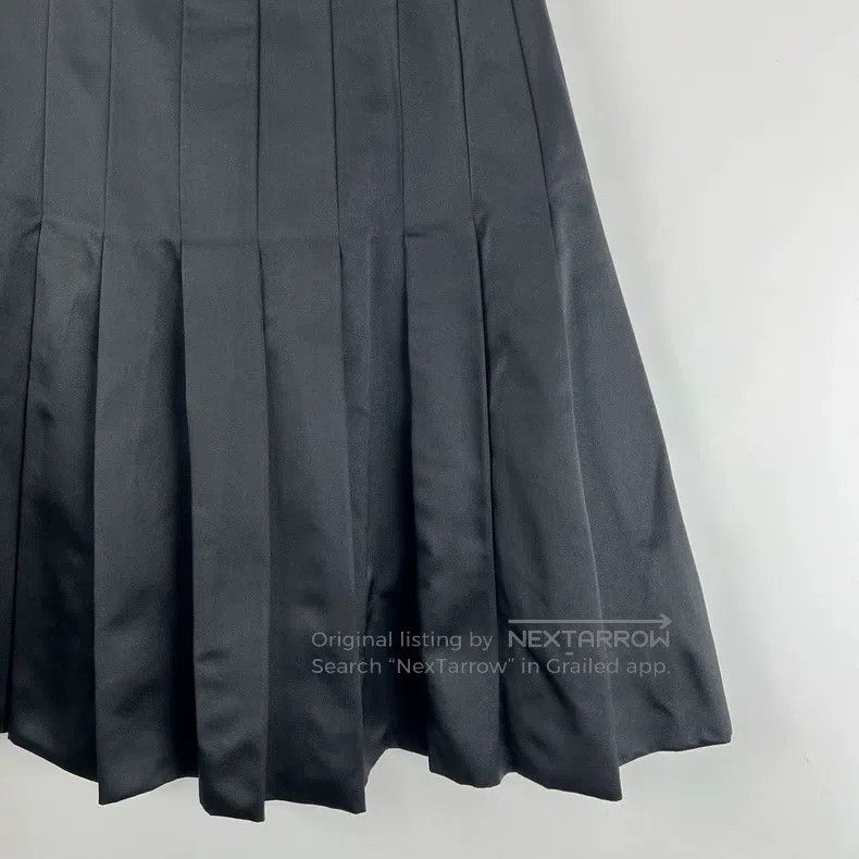 Chanel Chanel Black satin small logo pleated skirt Size 42" / US 20 - 4 Thumbnail