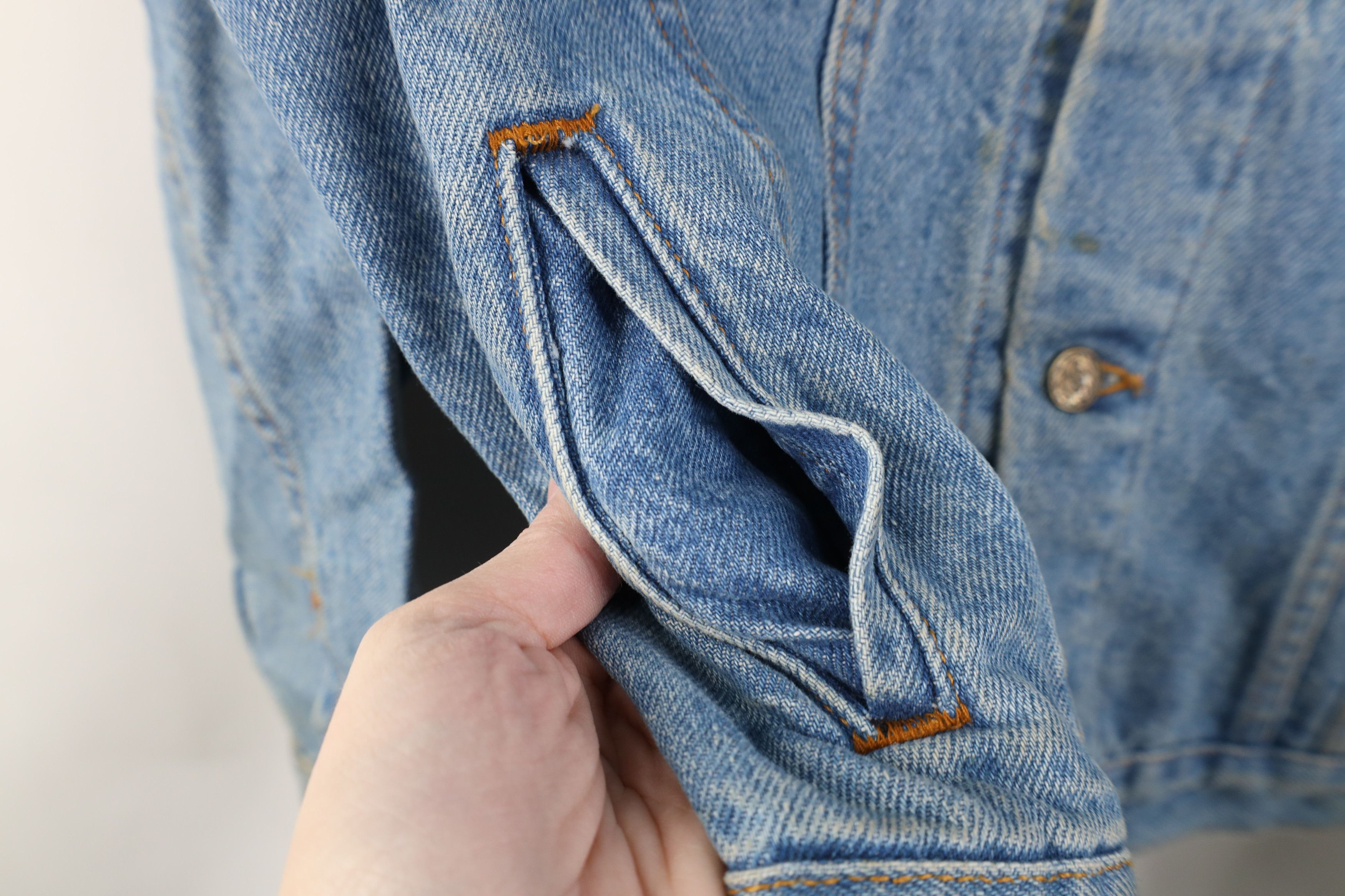 Hard Rock Cafe Vintage 90s Hard Rock Cafe Denim Trucker Jacket Blue USA Size L / US 10 / IT 46 - 8 Thumbnail