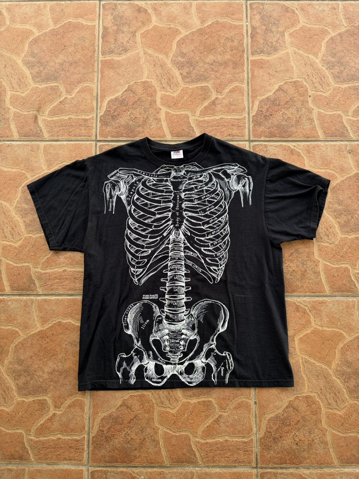 Gildan Vintage Skeleton Anatomy tee Size US XL / EU 56 / 4 - 1 Thumbnail