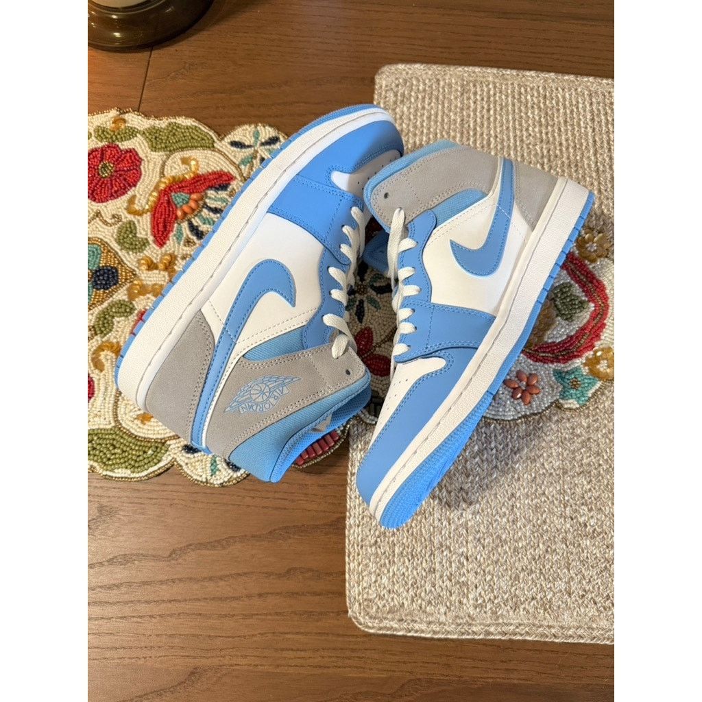 Jordan Brand × Nike Jordan 1 Mid UNC University Blue Wolf Grey White Powder Size US 8.5 / EU 41-42 - 7 Thumbnail