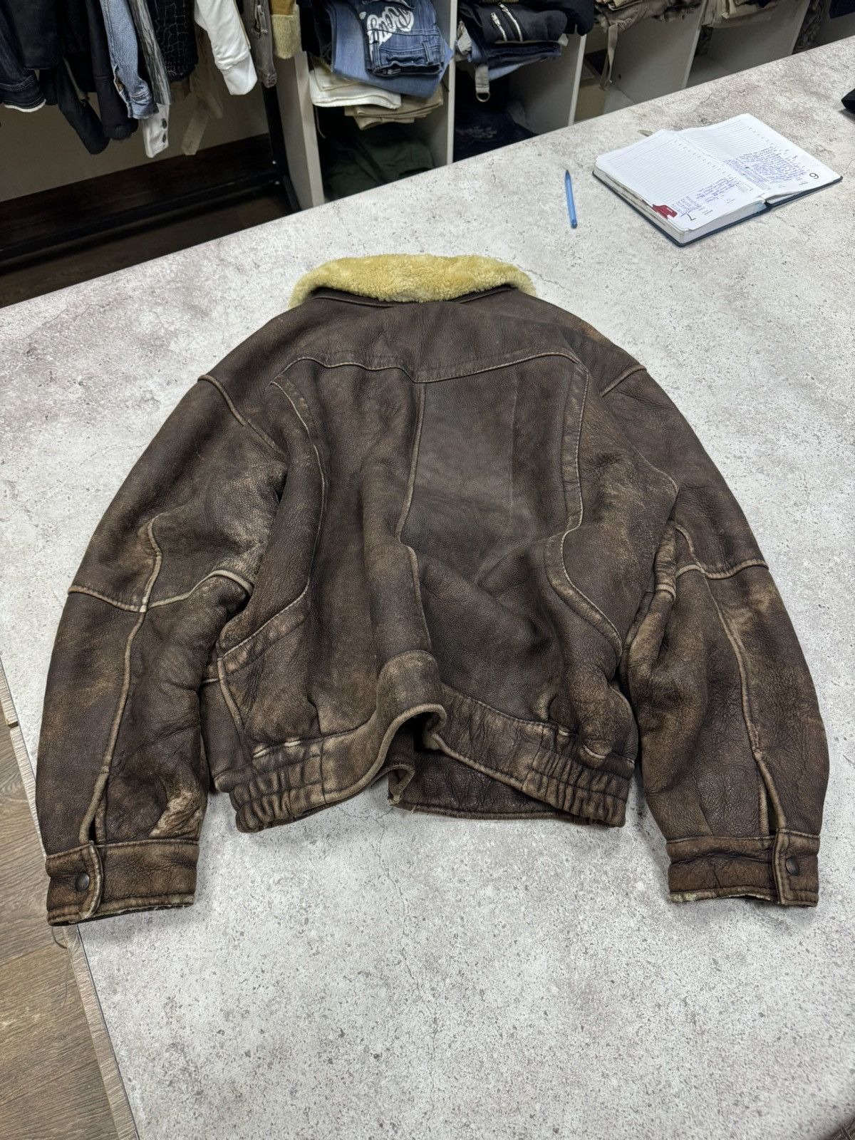 Other Vintage 90s Distressed Shearling Aviator Jacket Avirex Style Size US L / EU 52-54 / 3 - 7 Thumbnail
