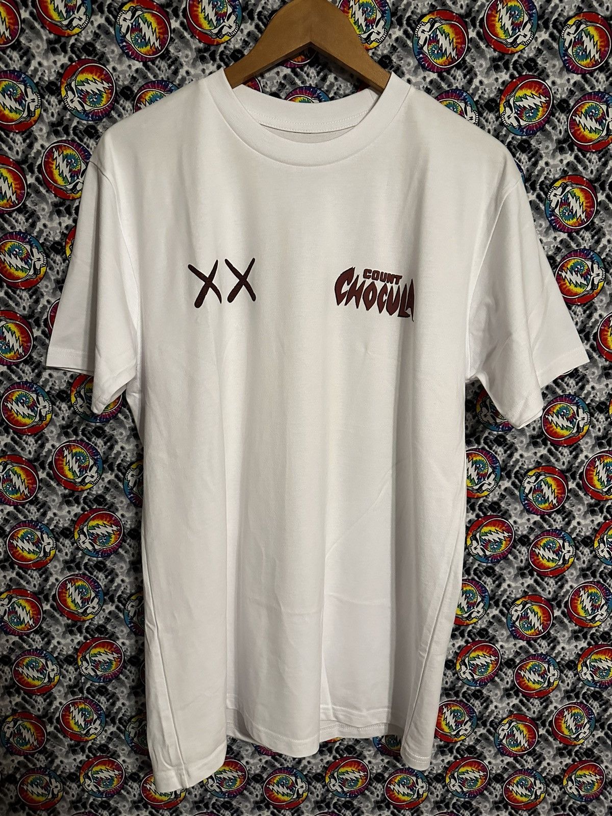 Kaws × Uniqlo KAWS Count Chocula Size US M / EU 48-50 / 2 - 1 Thumbnail