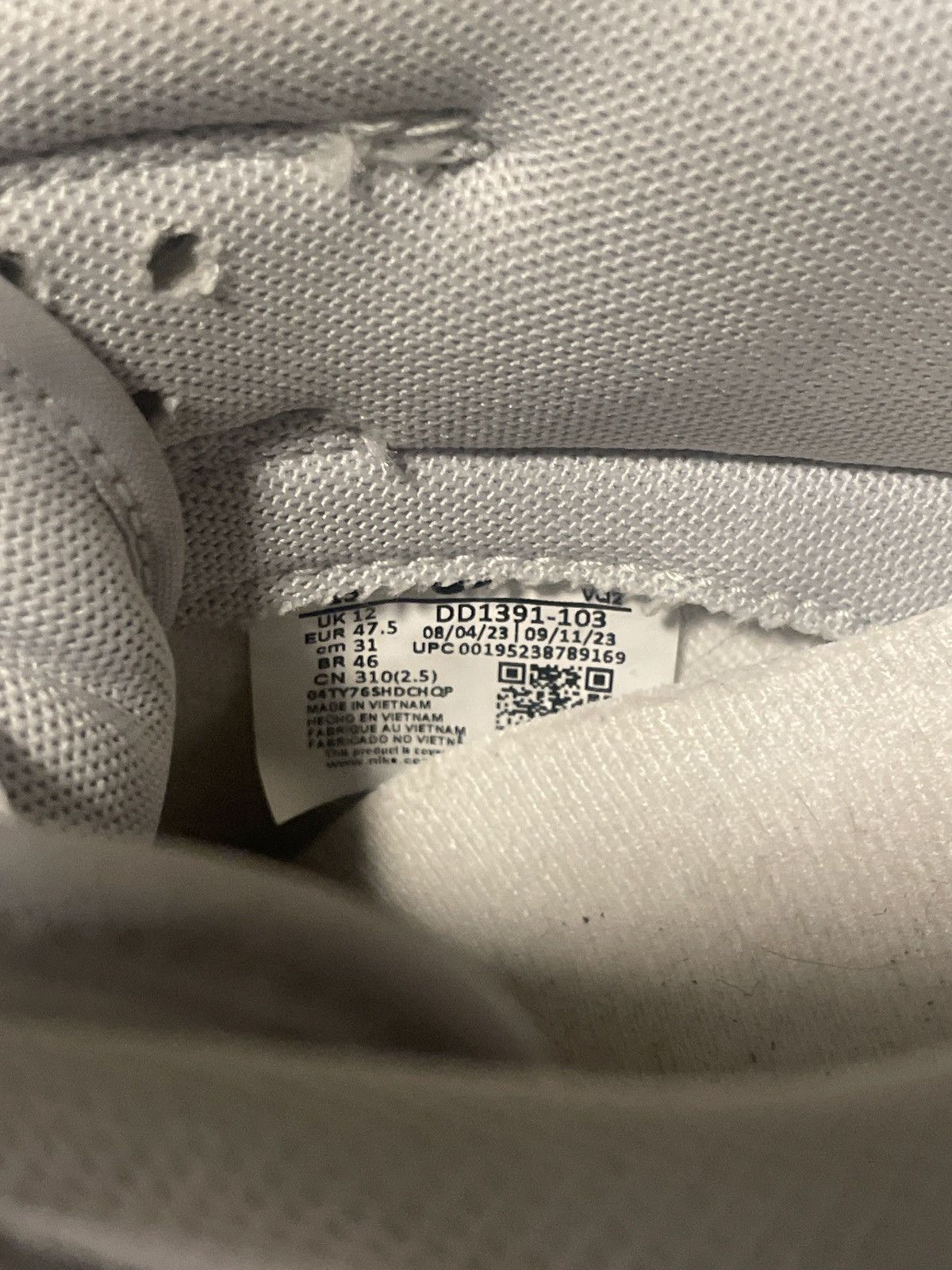 Nike Excellent Condition Wolf Grey and White Low Dunk in Size 13 Size US 13 / EU 46 - 2 Thumbnail