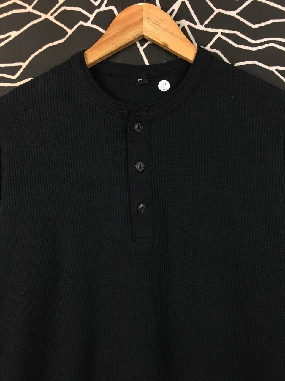 Uniqlo Uniqlo Waffle Knit Henley Long Sleeve Tee Size L Size US L / EU 52-54 / 3 - 3 Thumbnail