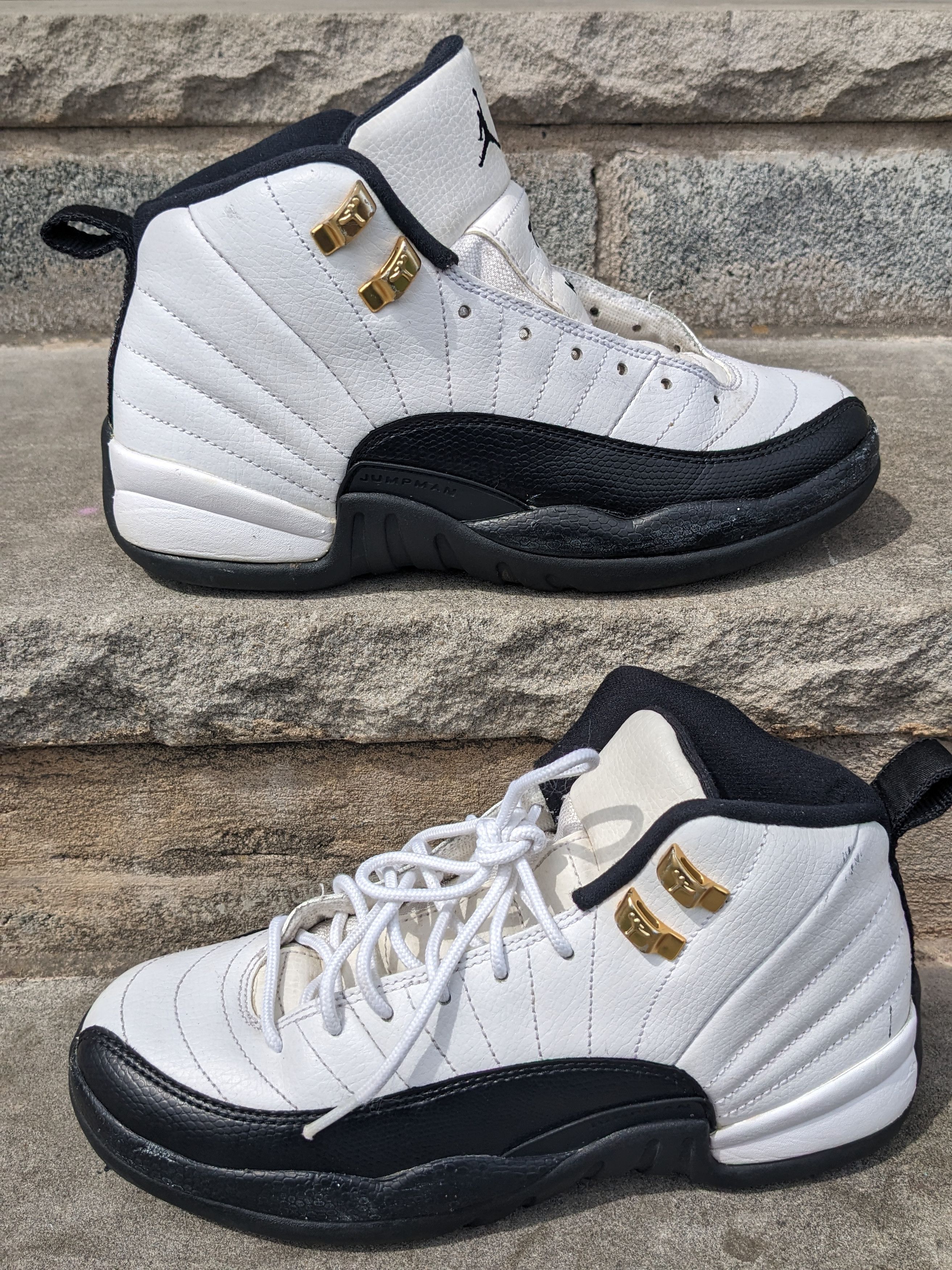 Jordan Brand × Nike Nike Air Jordan Retro 12 Taxi 2013 153265-125 Size 6Y Size US 6 / EU 39 - 1 Thumbnail