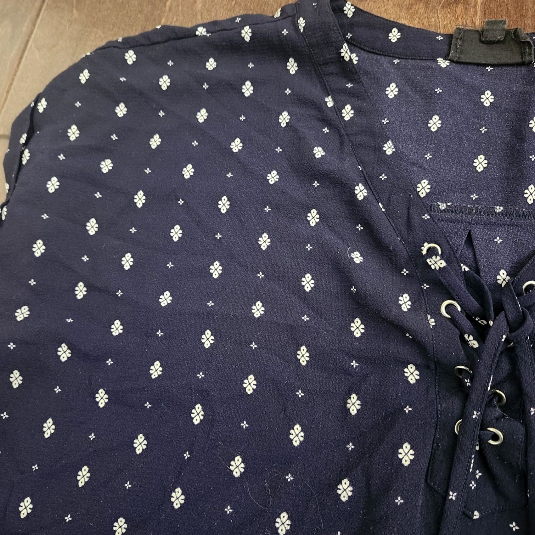 Vintage VINTAGE Flower & Feather Womens 2XL Navy Blue Lace Up Floral Short Sleeve Blouse Size XXL / US 16-18 / IT 52-54 - 6 Thumbnail