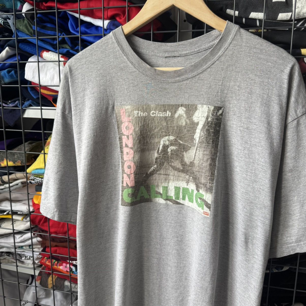 Band Tees Vintage 2004 The Clash London Calling Punk Band T-shirt Size US XL / EU 56 / 4 - 2 Thumbnail