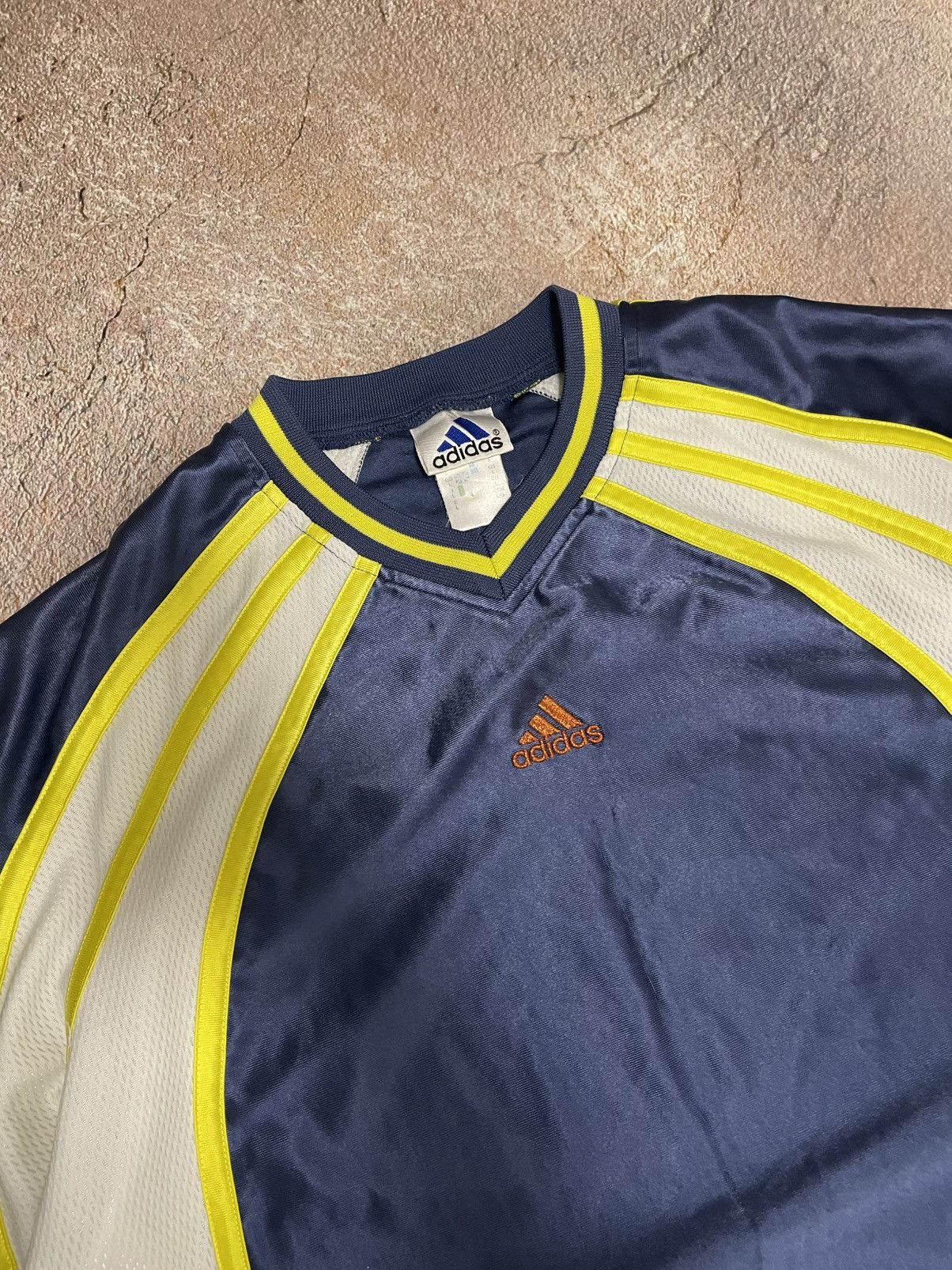 Adidas Vintage Adidas Center Logo Shorts T-Shirt Boxy Tracksuit Set Size US L / EU 52-54 / 3 - 3 Thumbnail