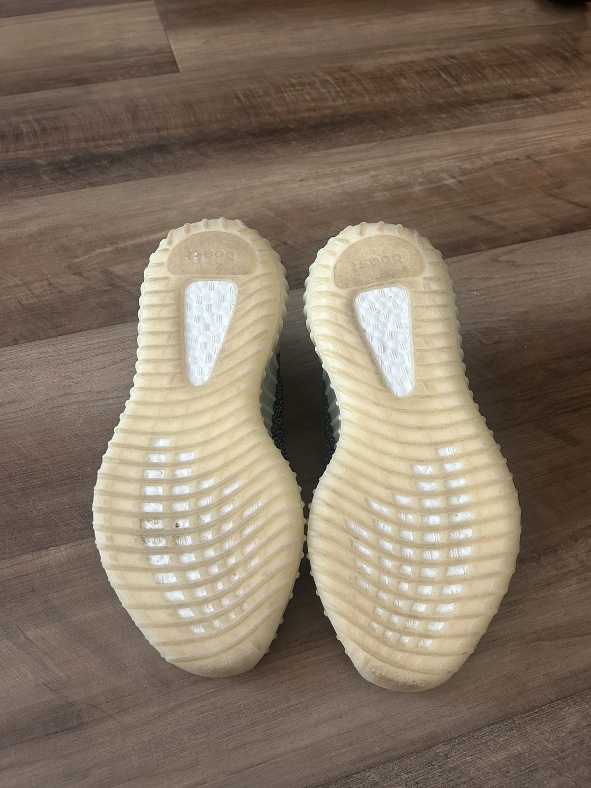 Kanye West Yeezy Boost 350 v2 Carbon Size US 9 / EU 42 - 4 Thumbnail