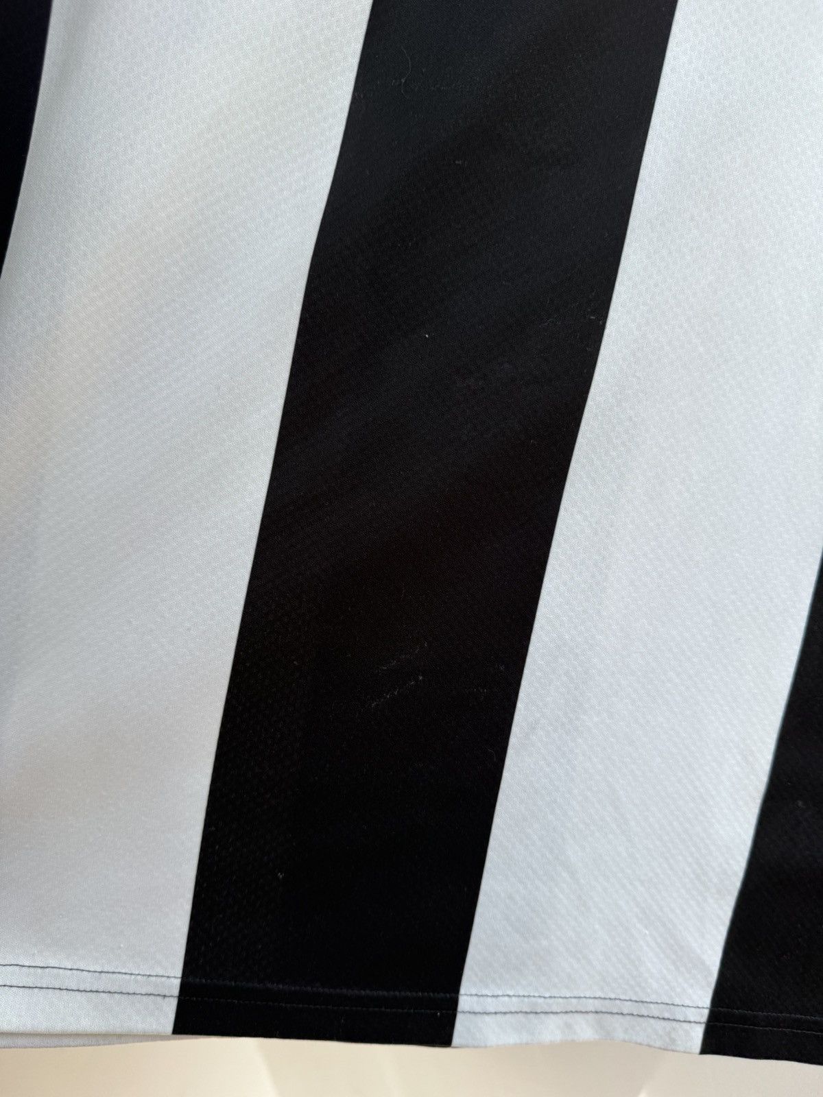 Puma NEWCASTLE UNITED 2019 2020 HOME FOOTBALL SHIRT SOCCER JERSEY Size US L / EU 52-54 / 3 - 17 Thumbnail