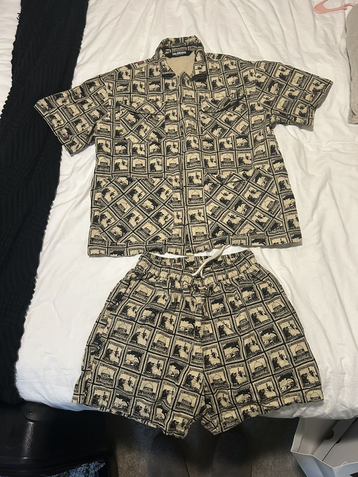 Valabasas Valabasas set worn one time Size US L / EU 52-54 / 3 - 3 Thumbnail