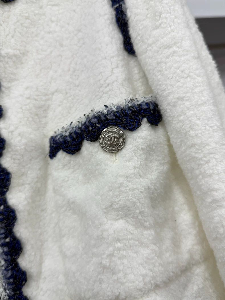 Chanel Chanel White towel blue silver rolled-edge coat Size XXS / US 00 / IT 34 - 2 Thumbnail
