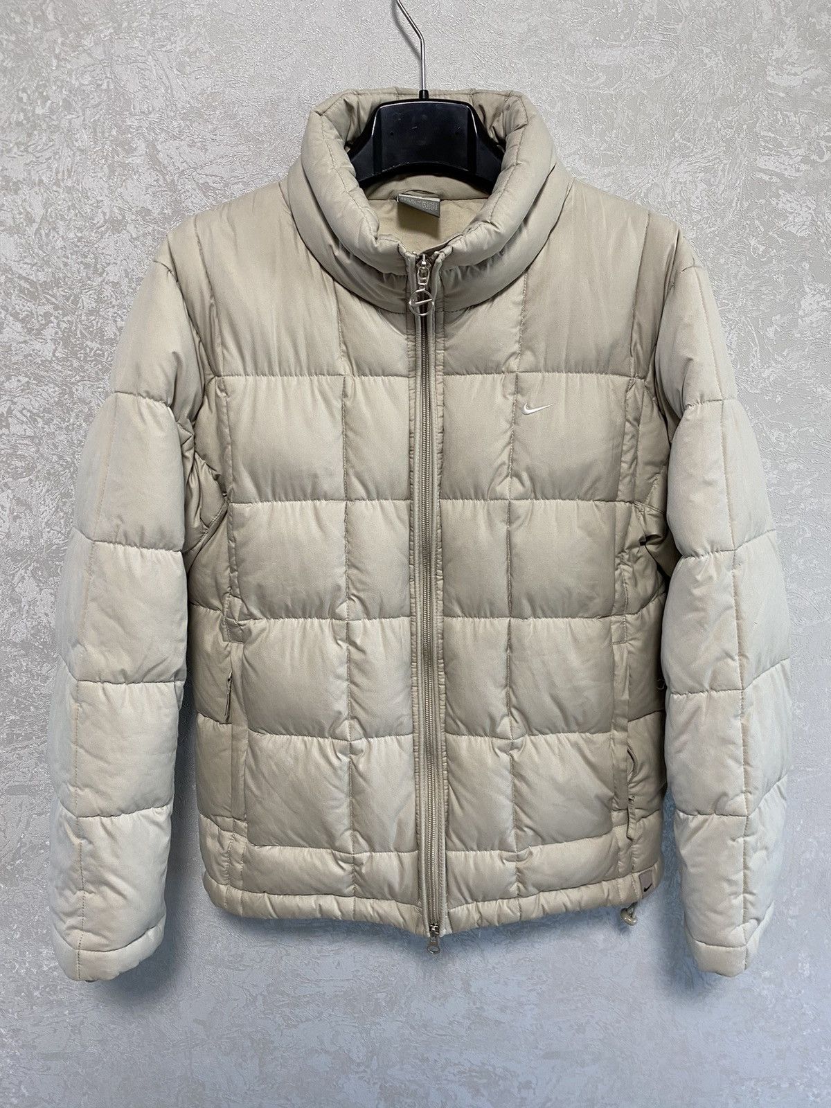 Nike × Vintage Vintage Nike Beige Puffer Jacket Size M 0OS Size M / US 6-8 / IT 42-44 - 1 Thumbnail