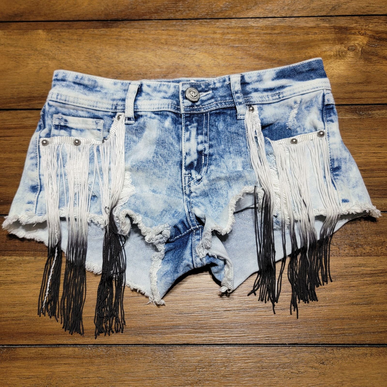 Other Shyanne Cut-Off Shorts w/ Tassels on Front Pockets - Size 25 Size 27" / US 4 / IT 40 - 1 Thumbnail