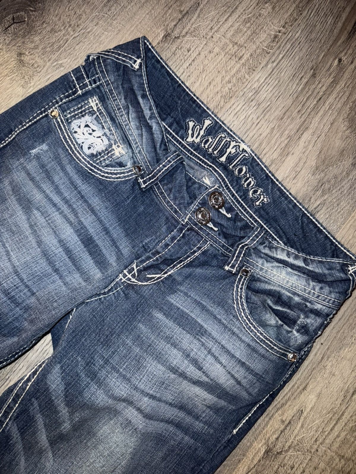 Other WALLFLOWER Early 2000’s Y2K Low-waisted, straight blue jeans Size 26" / US 2 / IT 38 - 10 Thumbnail