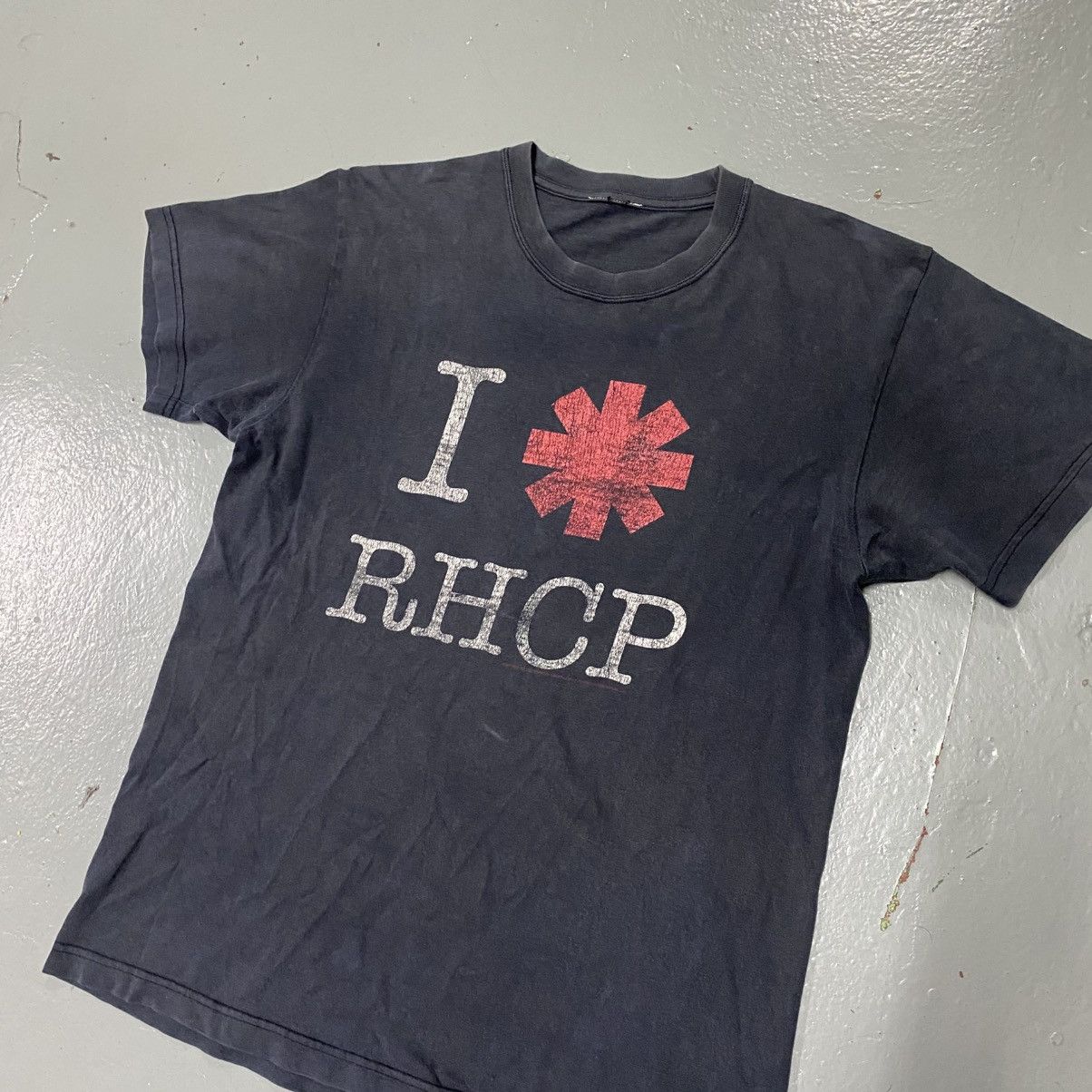 Red Hot Chili Peppers 2007 official T ©️ 2007 Red Hot Chili Peppers Classic Logo Band Printed T-Shirt
