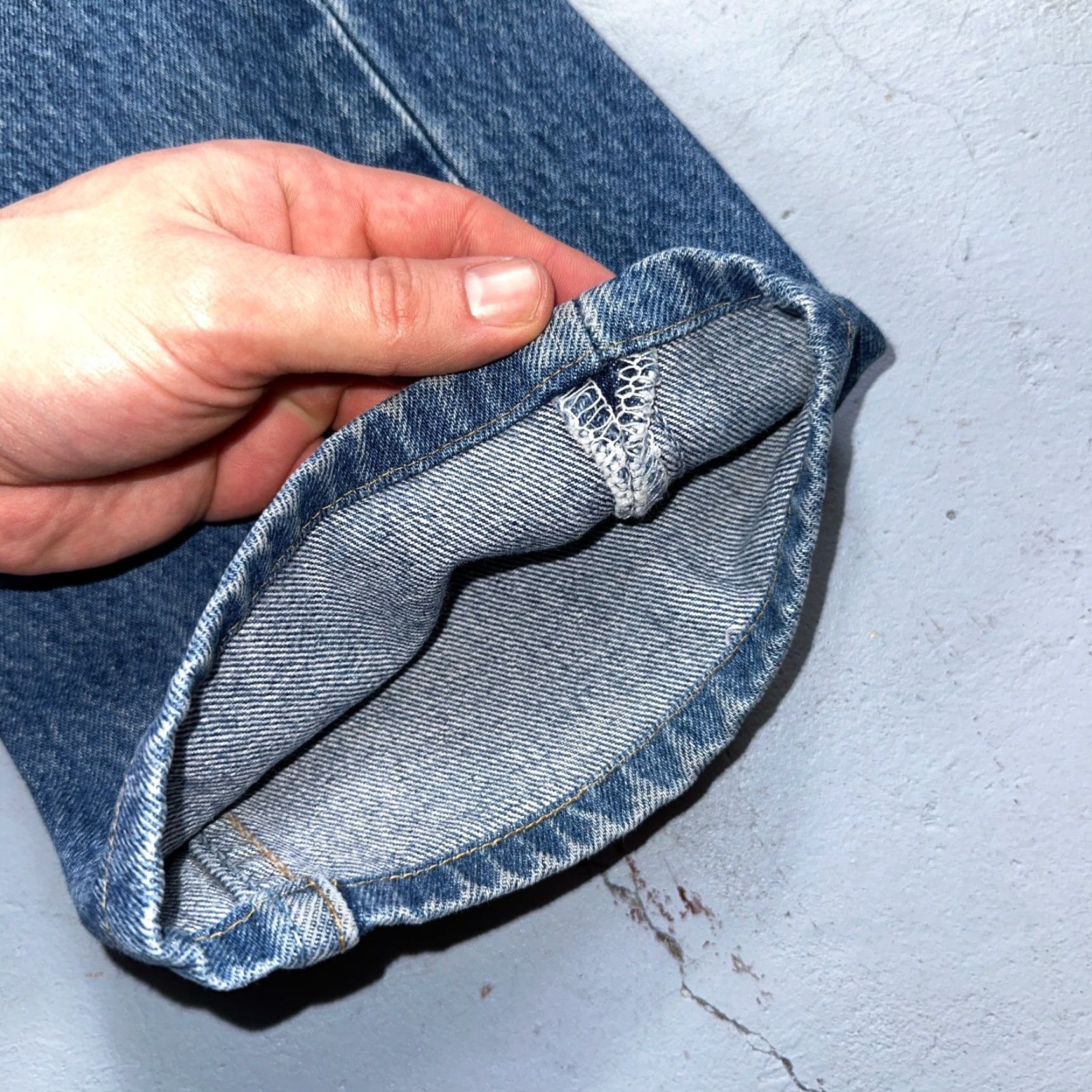 Levi's VINTAGE Levi's 501 Jeans Men 34x30 Blue Light Wash 90s USA Straight Classic 34 Regular Denim Cotton Button Rise Mid (10-12 in) Size US 34 / EU 50 - 4 Thumbnail