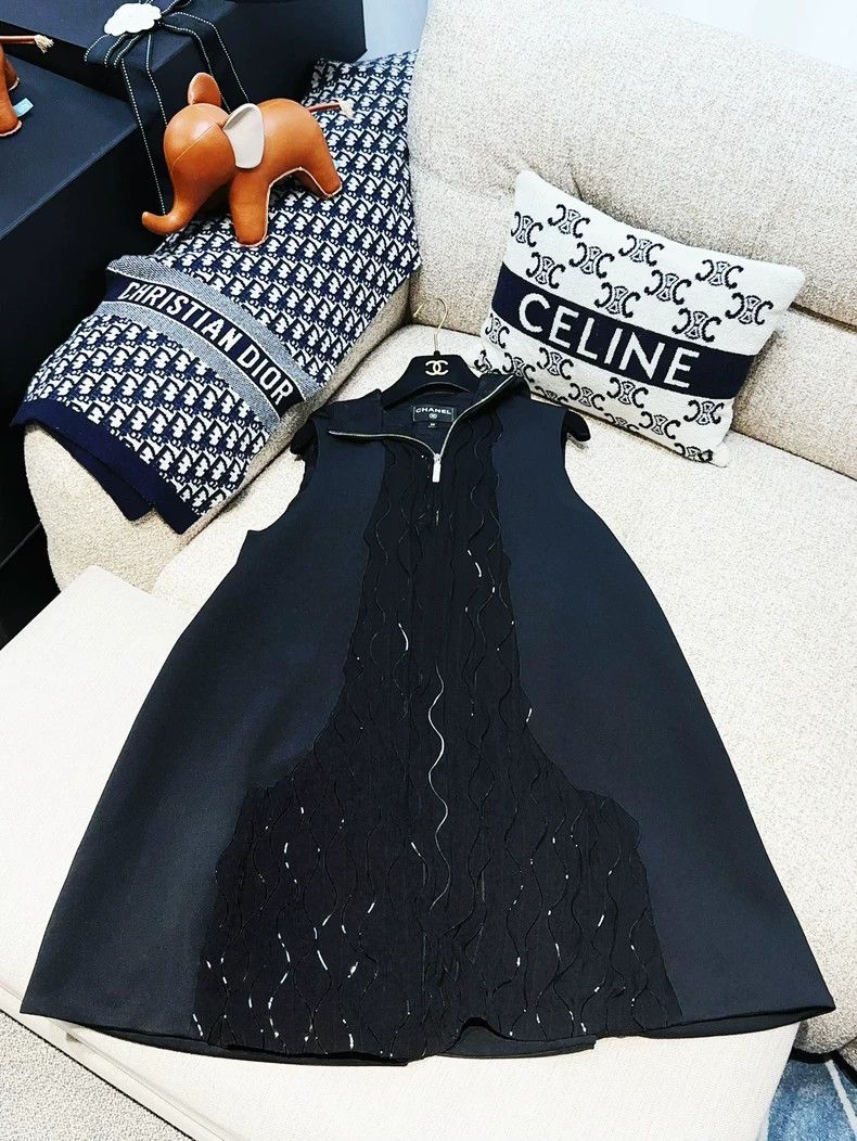 Chanel Chanel 25C early spring show black silk ripple sleeveless Size 25" / US 0 / IT 36 - 1 Thumbnail