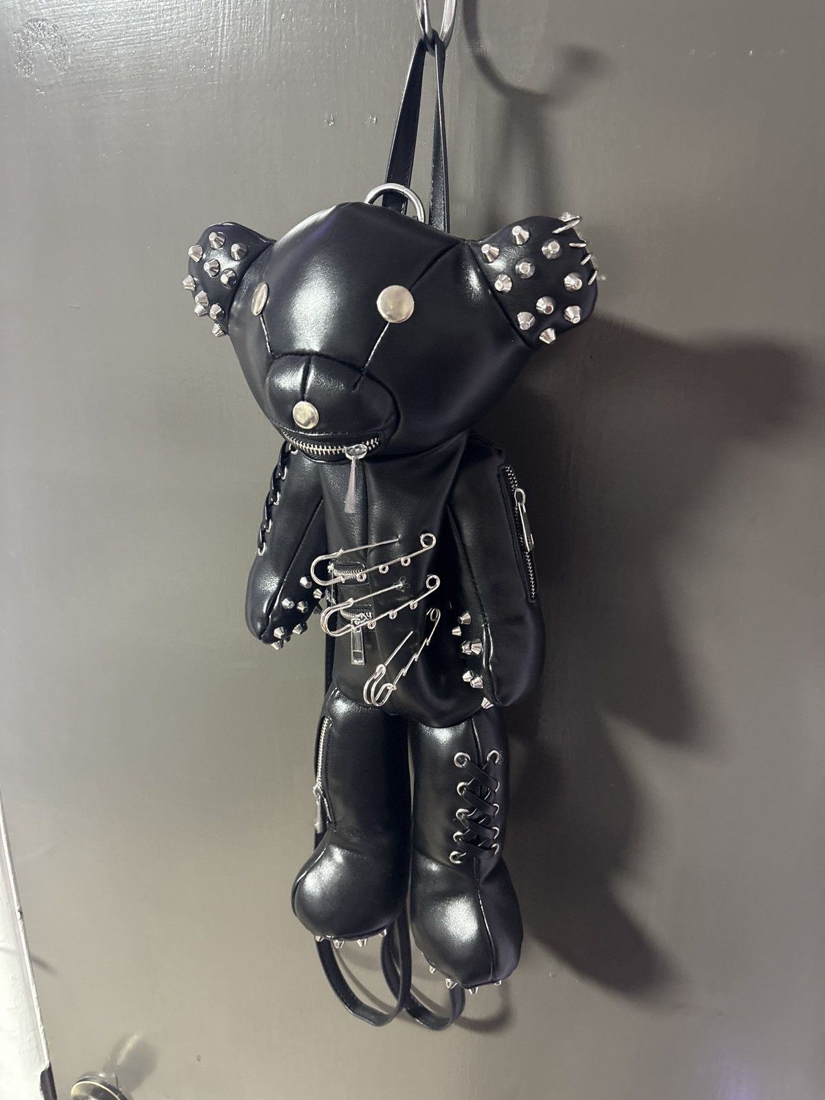 Other black spiked emo bear backpack Size ONE SIZE - 1 Thumbnail