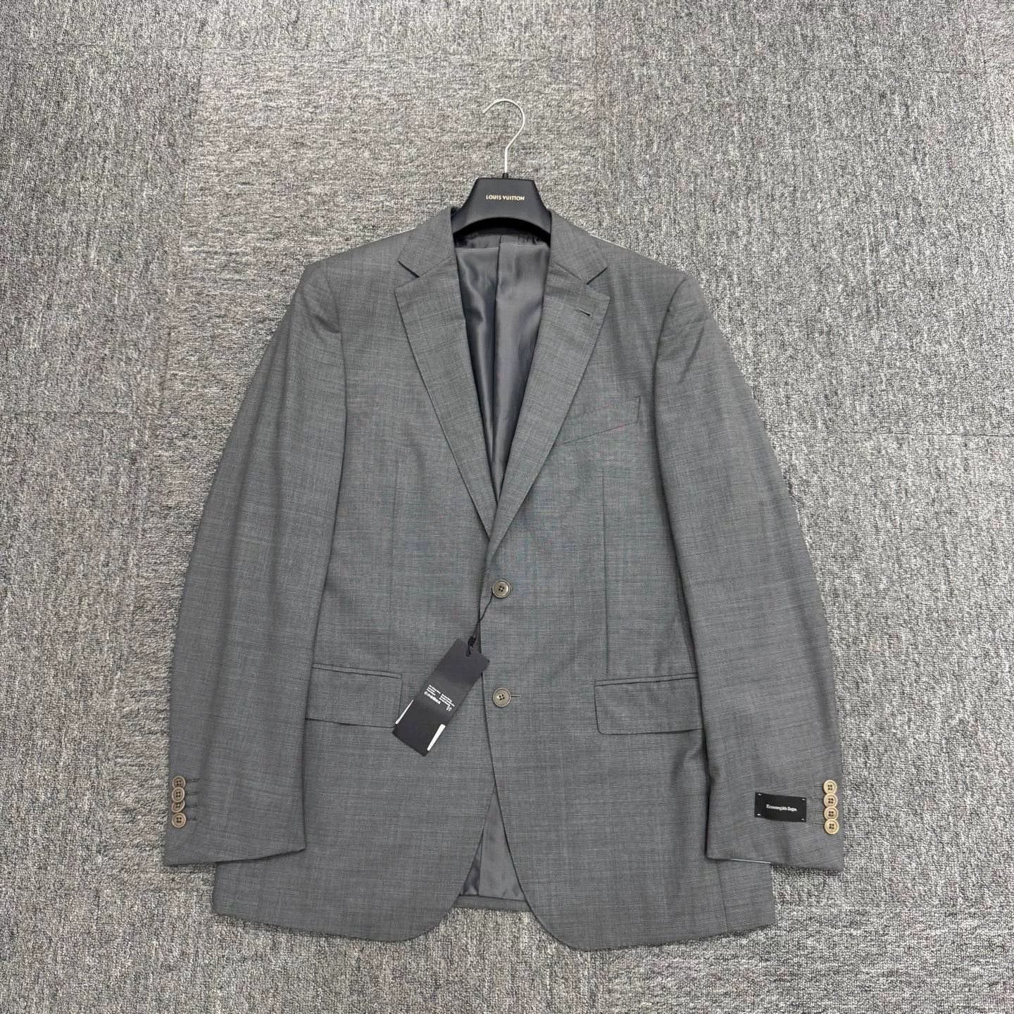 Ermenegildo Zegna gray plaid wool suit jacket Size US L / EU 52-54 / 3 - 1 Thumbnail