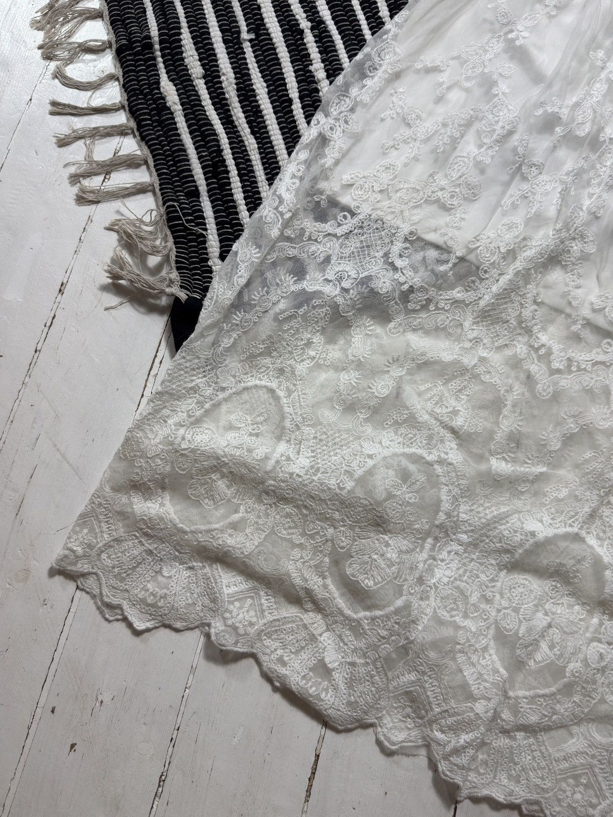 Other GUIPURE LACE RUSHES MESH TIE MIDI SKIRT Size 28" / US 6 / IT 42 - 4 Thumbnail