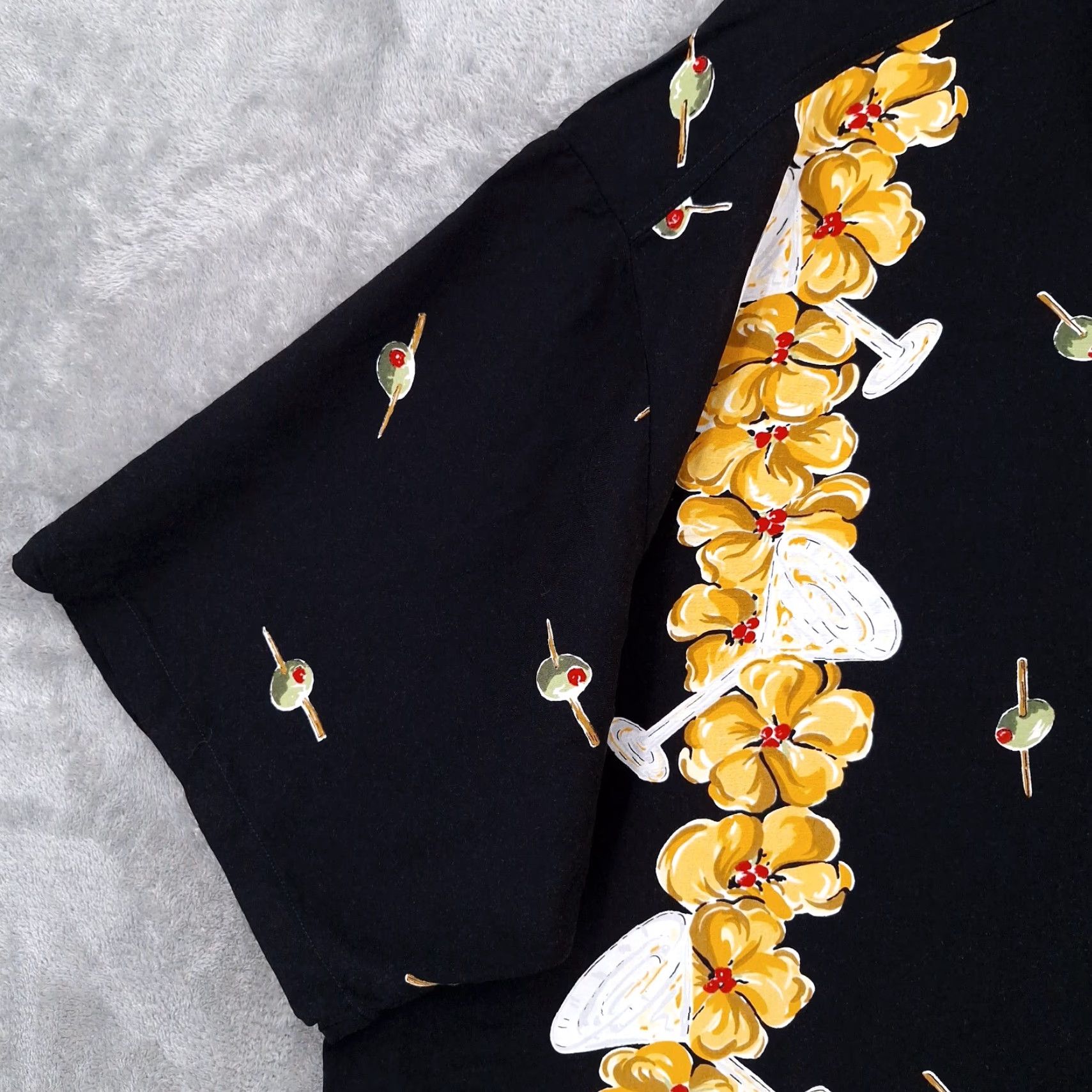 Olive Kahala Hawaiian Shirt Mens XL Black Martini Olives Button Short Sleeve Aloha Size US XL / EU 56 / 4 - 3 Thumbnail