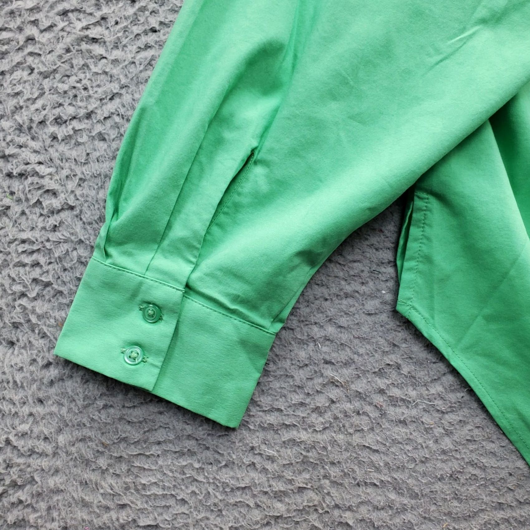 Express Express Button-Up Shirt Womens M Green Solid Collared High Low Slit Shirt Size M / US 6-8 / IT 42-44 - 7 Thumbnail