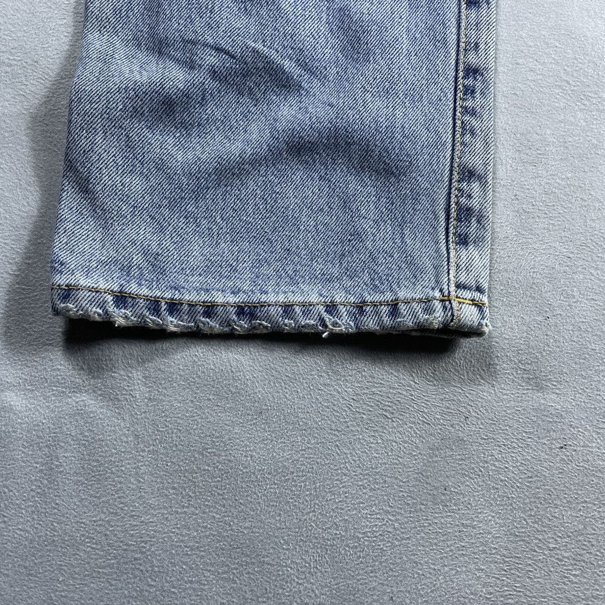 Saint Laurent Paris SAINT LAURENT PARIS AW17 D14 RIPPED DENIM PANTS Size US 31 - 16 Thumbnail