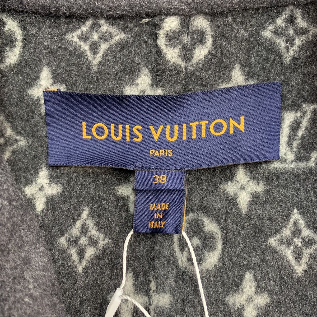 Louis Vuitton Louis Vuitton Dark Gray Logo Old Flower Full Print Coat Size S / US 4 / IT 40 - 5 Thumbnail