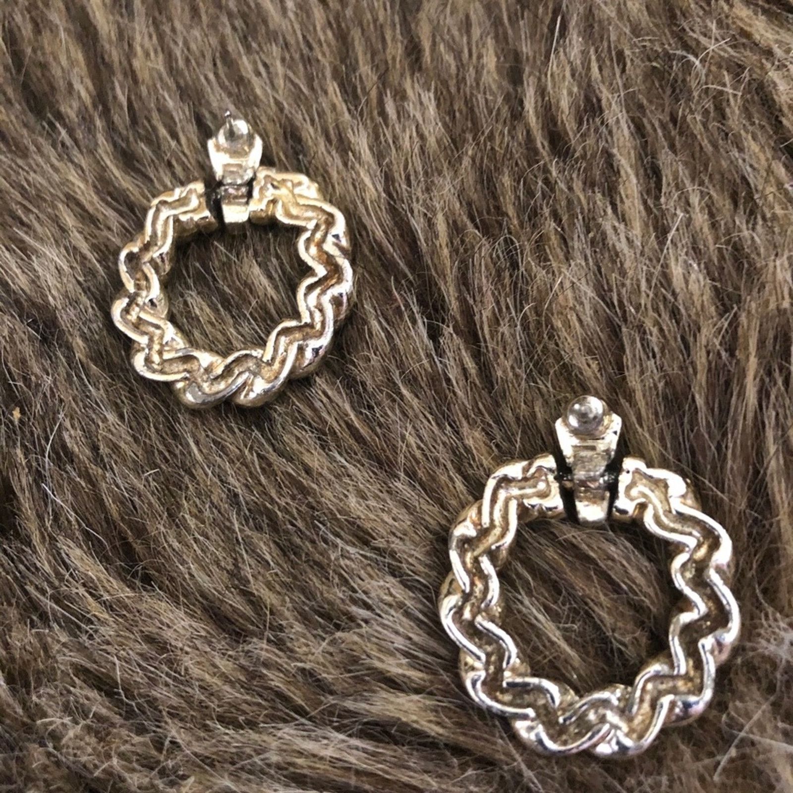 Vintage Vintage gold tone wreath style pierced earrings Size ONE SIZE - 4 Thumbnail