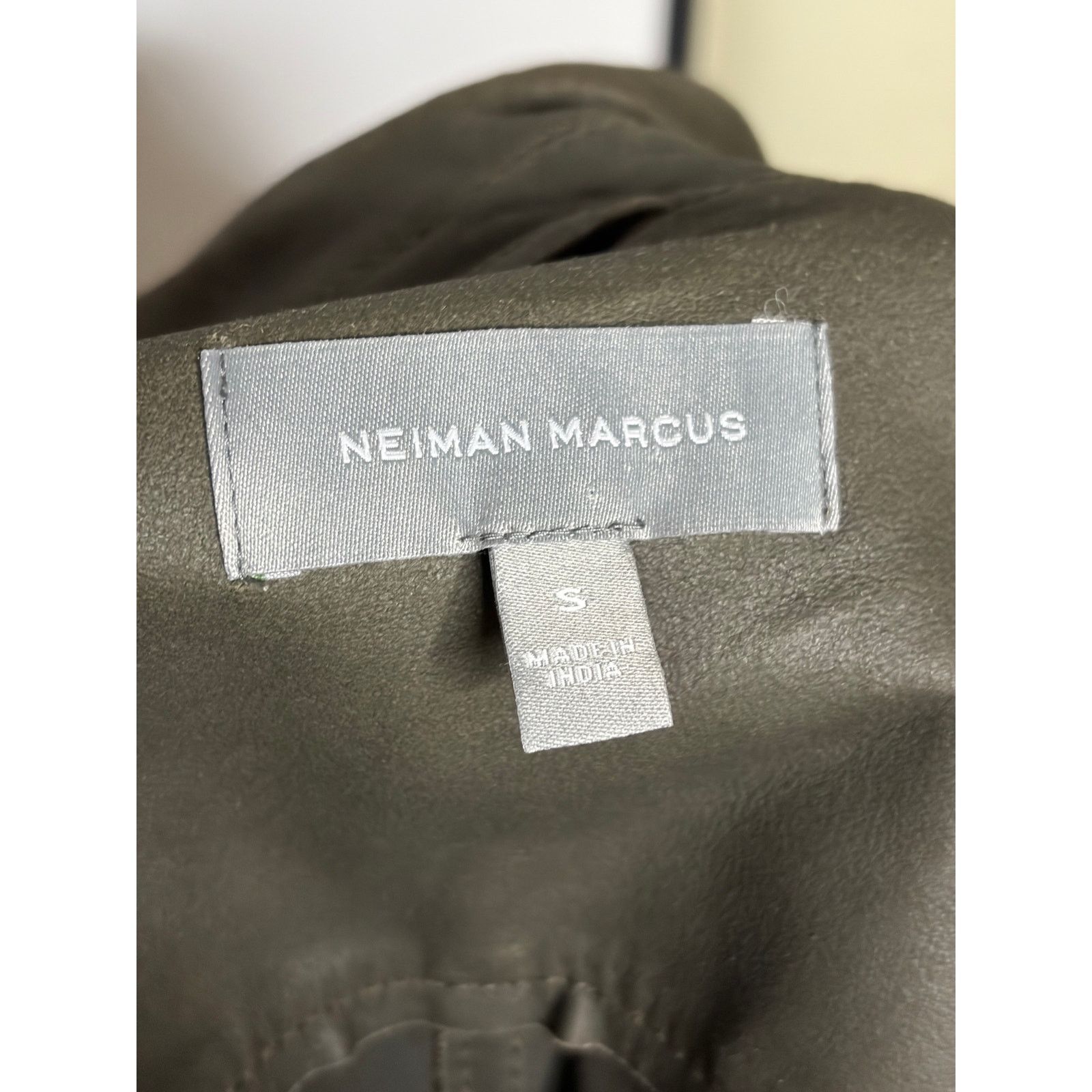 Neiman Marcus Vintage Neiman Marcus 100% leather olive green vest jacket S Size S / US 4 / IT 40 - 2 Thumbnail