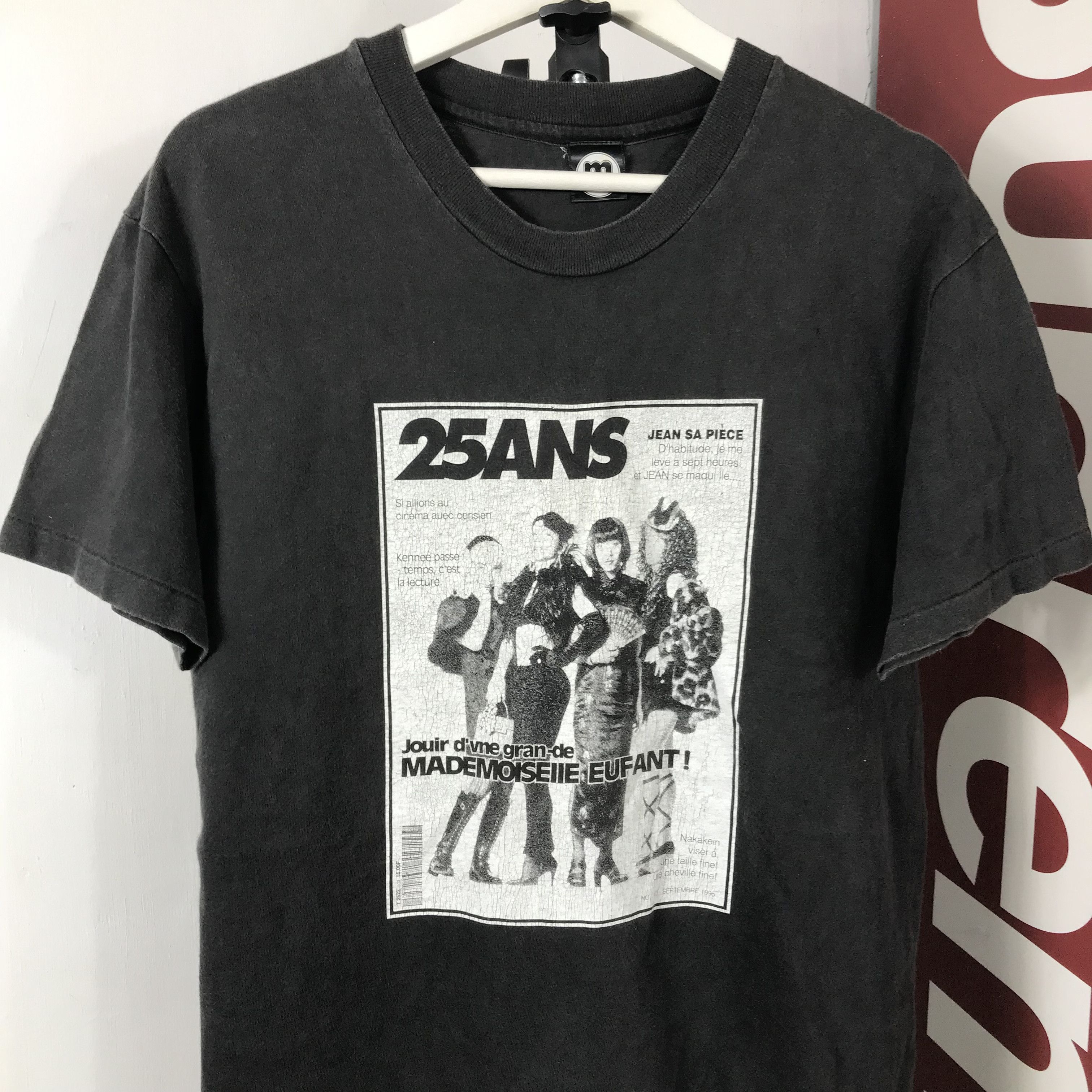 Band Tees VINTAGE 25ANS Cover Magazine Mr. Children Band Tees EUFANTS Size US M / EU 48-50 / 2 - 3 Thumbnail