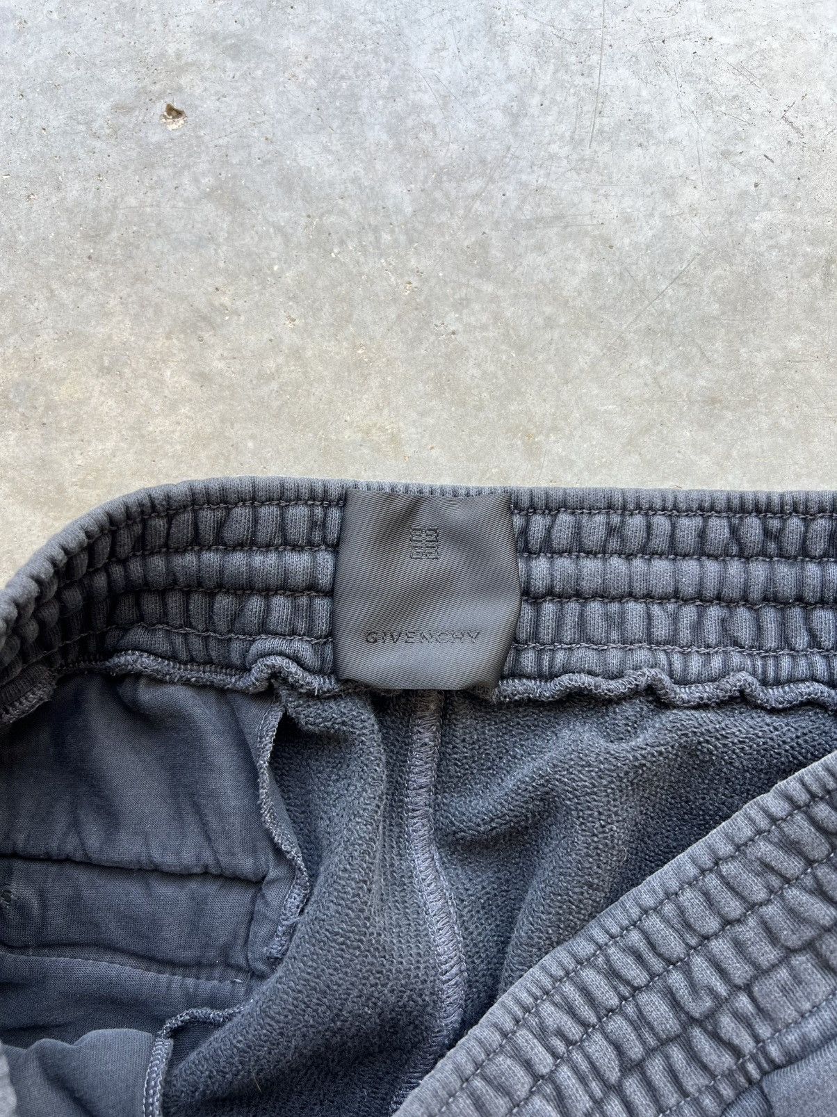 Givenchy × MMW Givenchy FW22 Multi Logo Embroidered Gothic Sweatpants Size US 30 / EU 46 - 8 Thumbnail