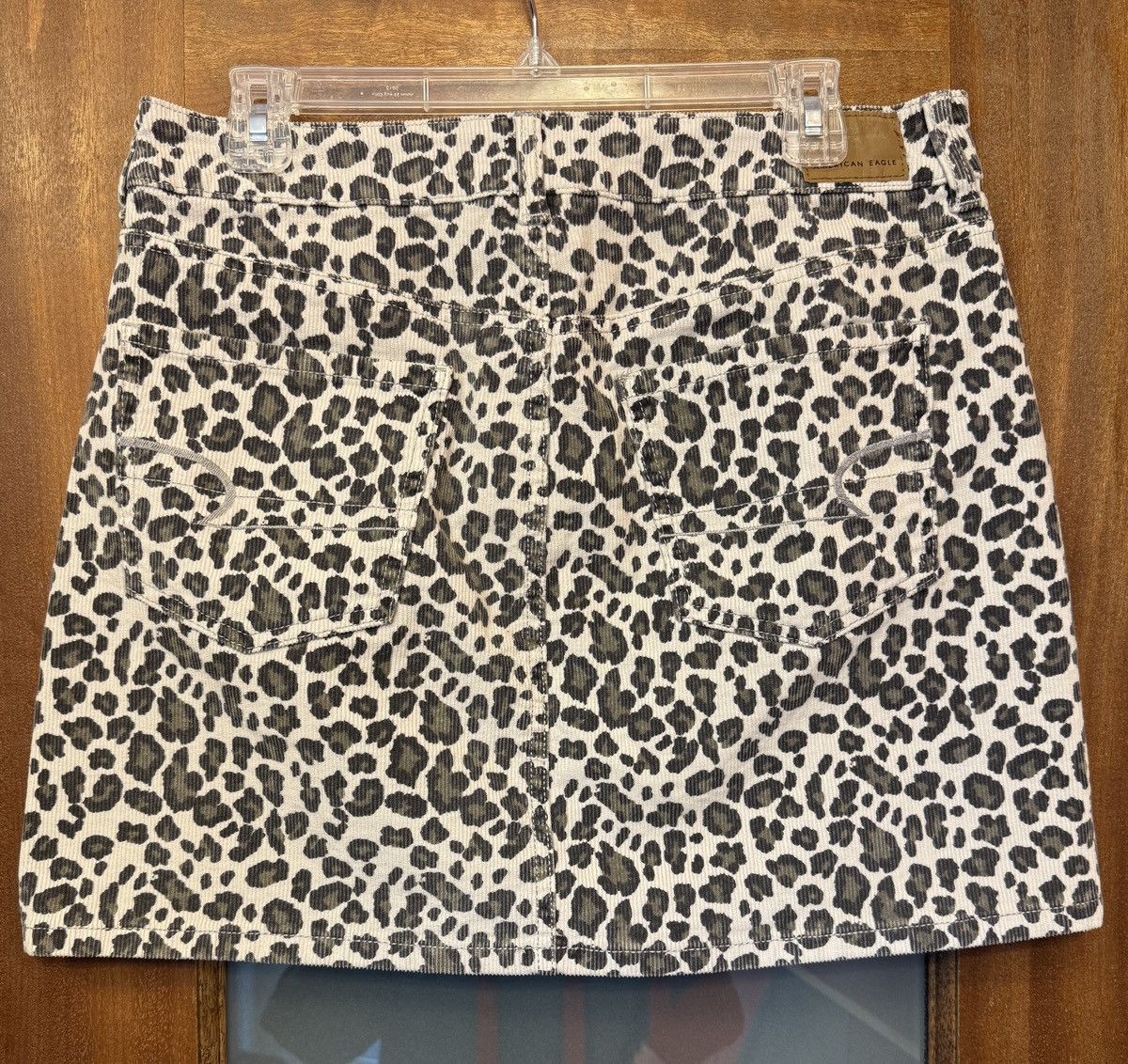 American Eagle Outfitters American Eagle Leopard Print Stretch Corduroy Mini Skirt Size 30" / US 8 / IT 44 - 8 Thumbnail