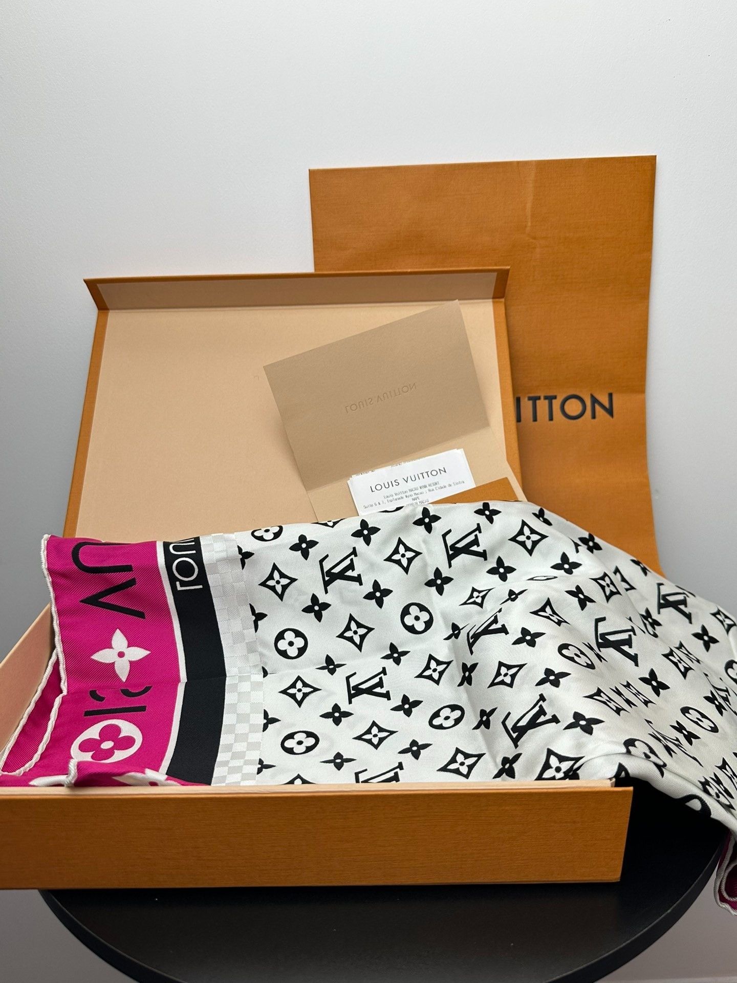 Louis Vuitton Louis Vuitton Infinity Monogram Square Scarf Size US S / EU 44-46 / 1 - 2 Thumbnail