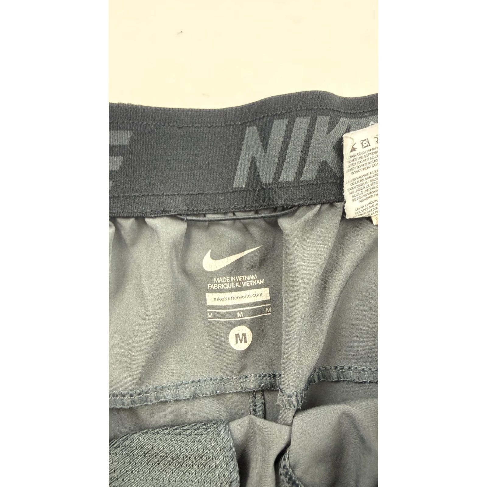 Nike VINTAGE Nike Running Shorts Mens Medium Gray Perforated Split Hem Athletic Tech Size US 31 - 4 Thumbnail