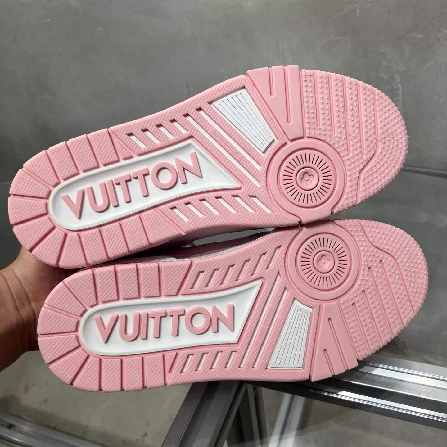 Louis Vuitton Louis Vuitton Trainer White/Pink Women's UK2.5/36.5 New Size US 6 / IT 36 - 7 Thumbnail