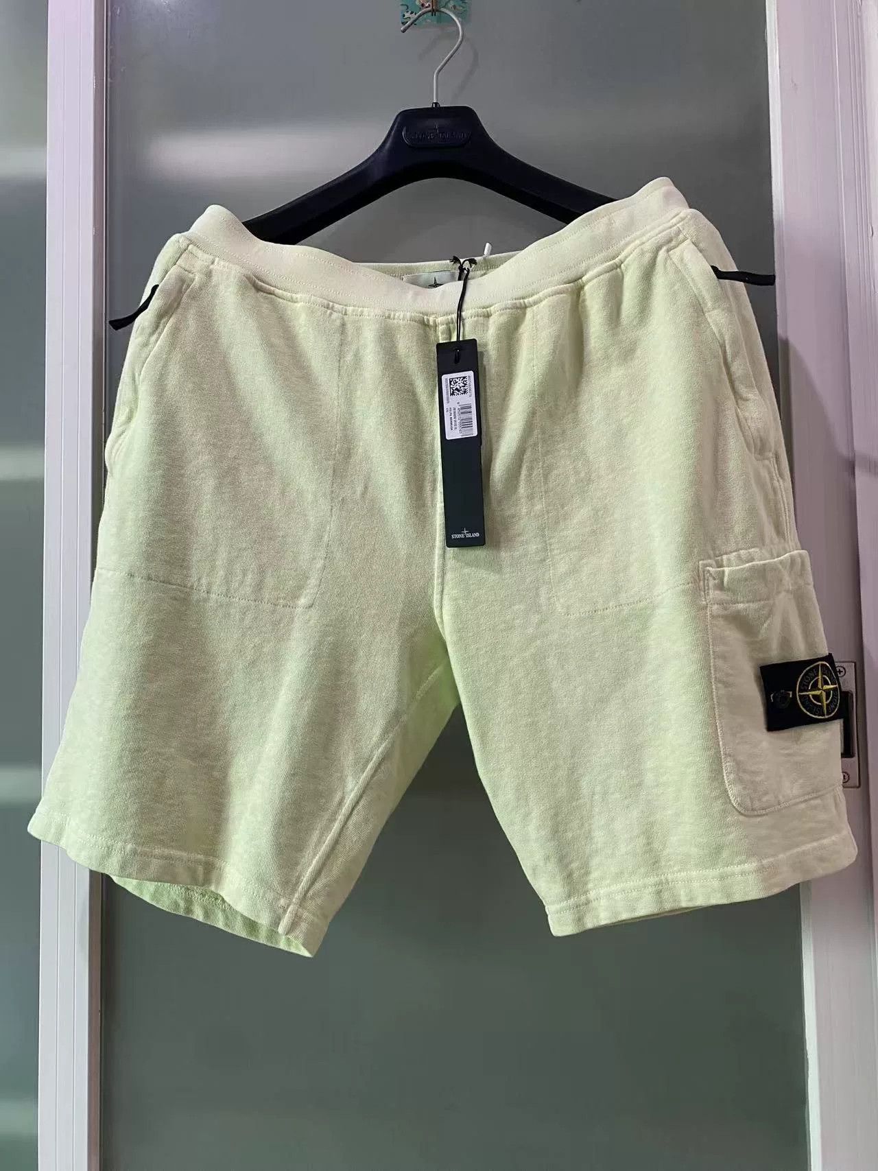 Stone Island stone island compass logo shorts in light green Size US 28 / EU 44 - 1 Thumbnail