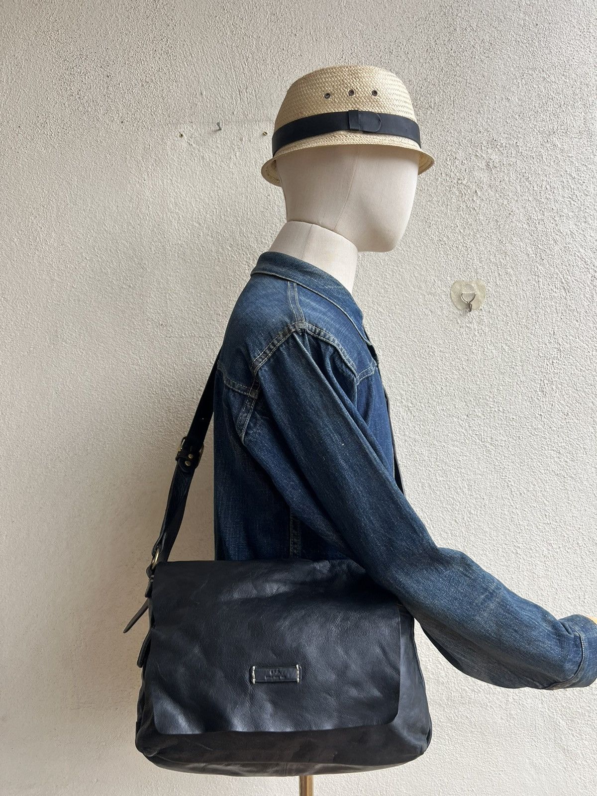 Leather Vintage L.P.P. Japan Patina Black Leather Messenger Bag Size ONE SIZE - 2 Thumbnail