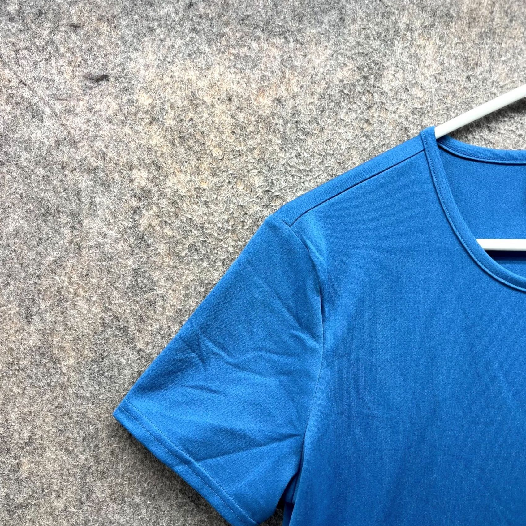 Gymshark VINTAGE Gymshark Shirt Women M Blue White Solid Crew Neck Short Sleeve Polyester Knit Regular All Seasons Womens Size M / US 6-8 / IT 42-44 - 6 Thumbnail