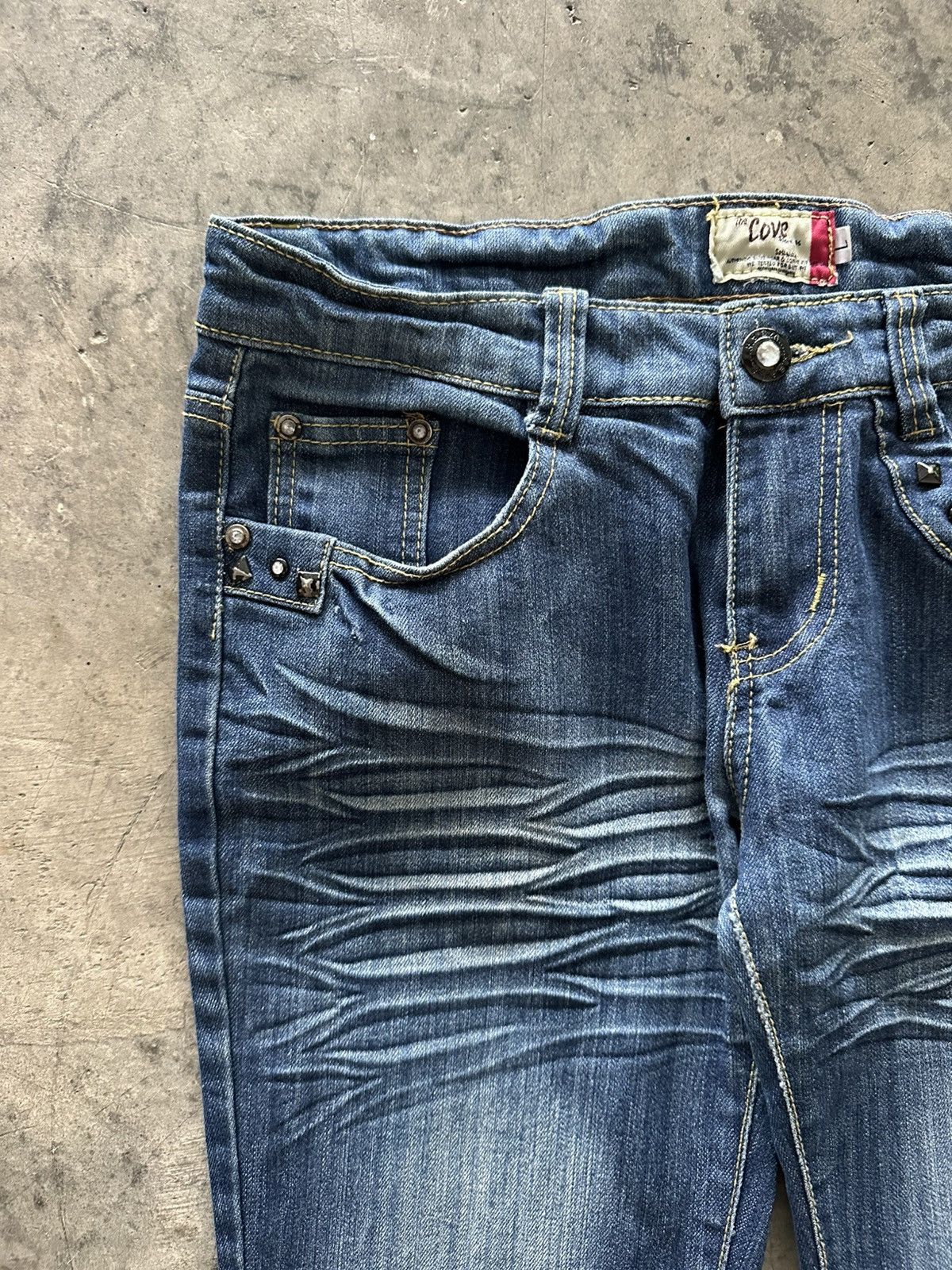 If Six Was Nine × Japanese Brand × Le Grande Bleu (L.G.B.) Japanese Y2K The Cove Whisker Wash Flared Jeans Size 30" / US 8 / IT 44 - 4 Thumbnail