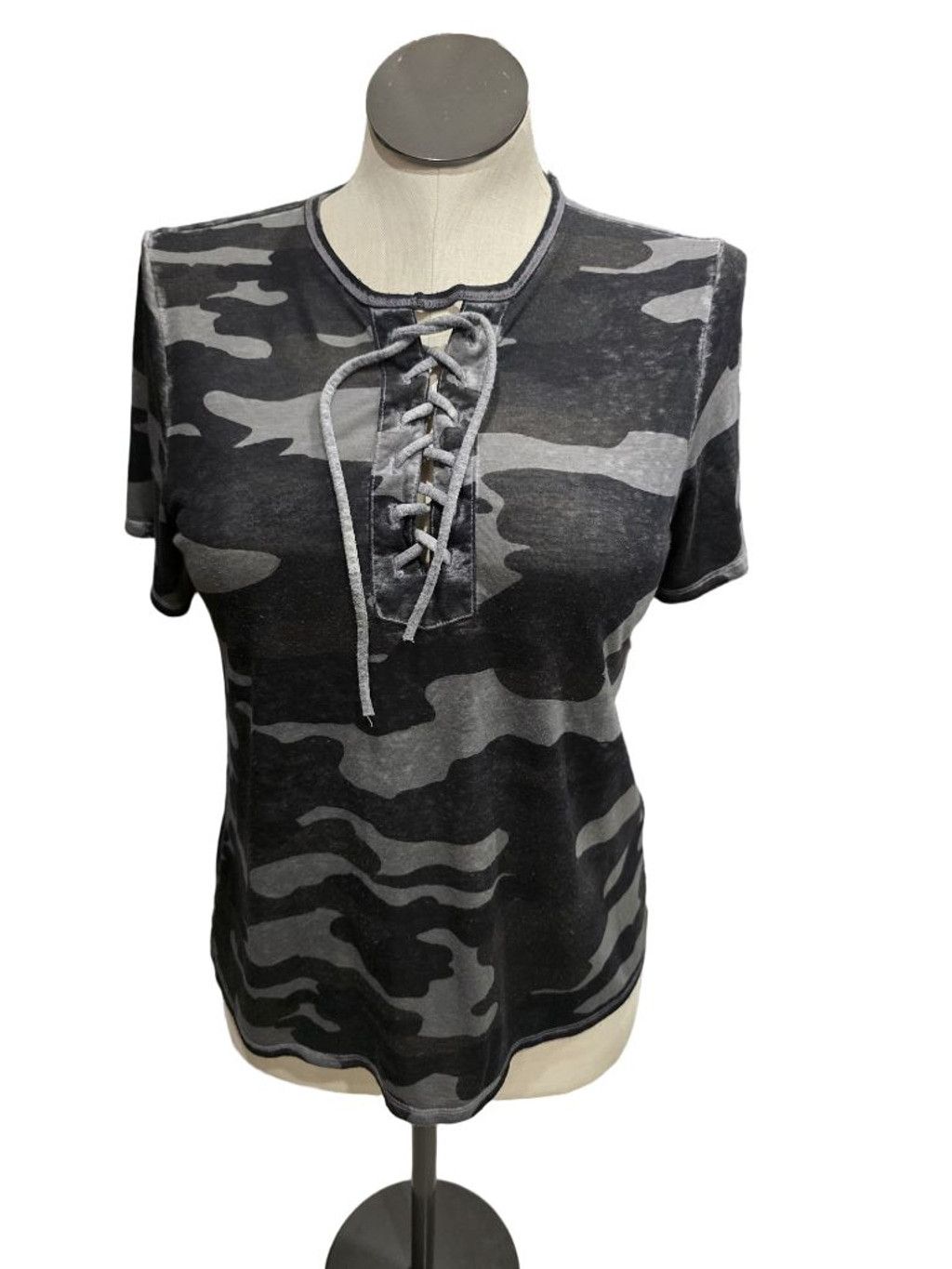 Lucky Brand Women's Lucky Brand Camo Lace-Up Short Sleeve Tee M Black Size M / US 6-8 / IT 42-44 - 1 Thumbnail