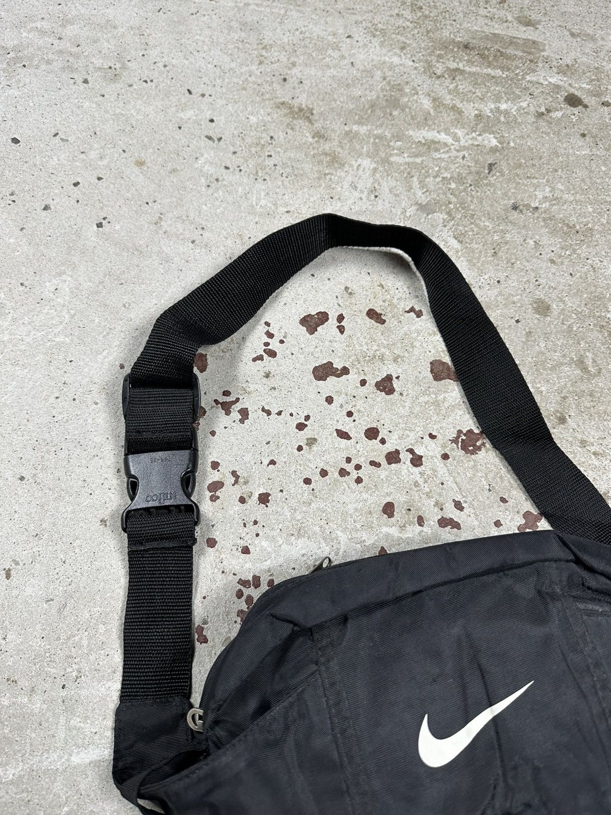 Nike Vintage Y2K Nike Black Waist Bag Pack Swoosh Rare Size ONE SIZE - 5 Thumbnail