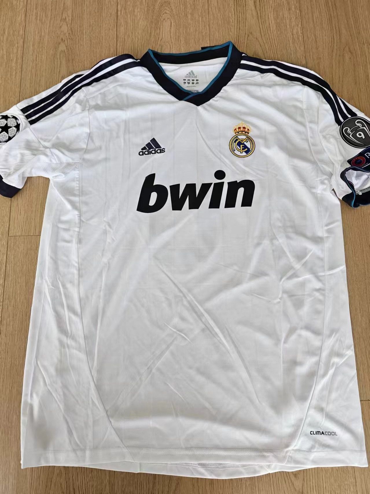 Other Real Madrid #8 Kaka Jersey Size US M / EU 48-50 / 2 - 2 Thumbnail