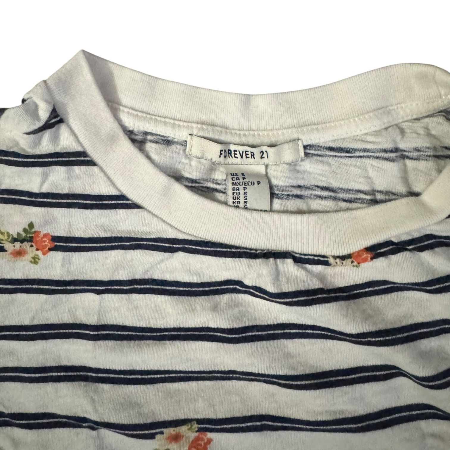 Forever 21 Forever 21 Junior Cropped T Shirt White Stripes Flowers SM Size S / US 4 / IT 40 - 2 Thumbnail