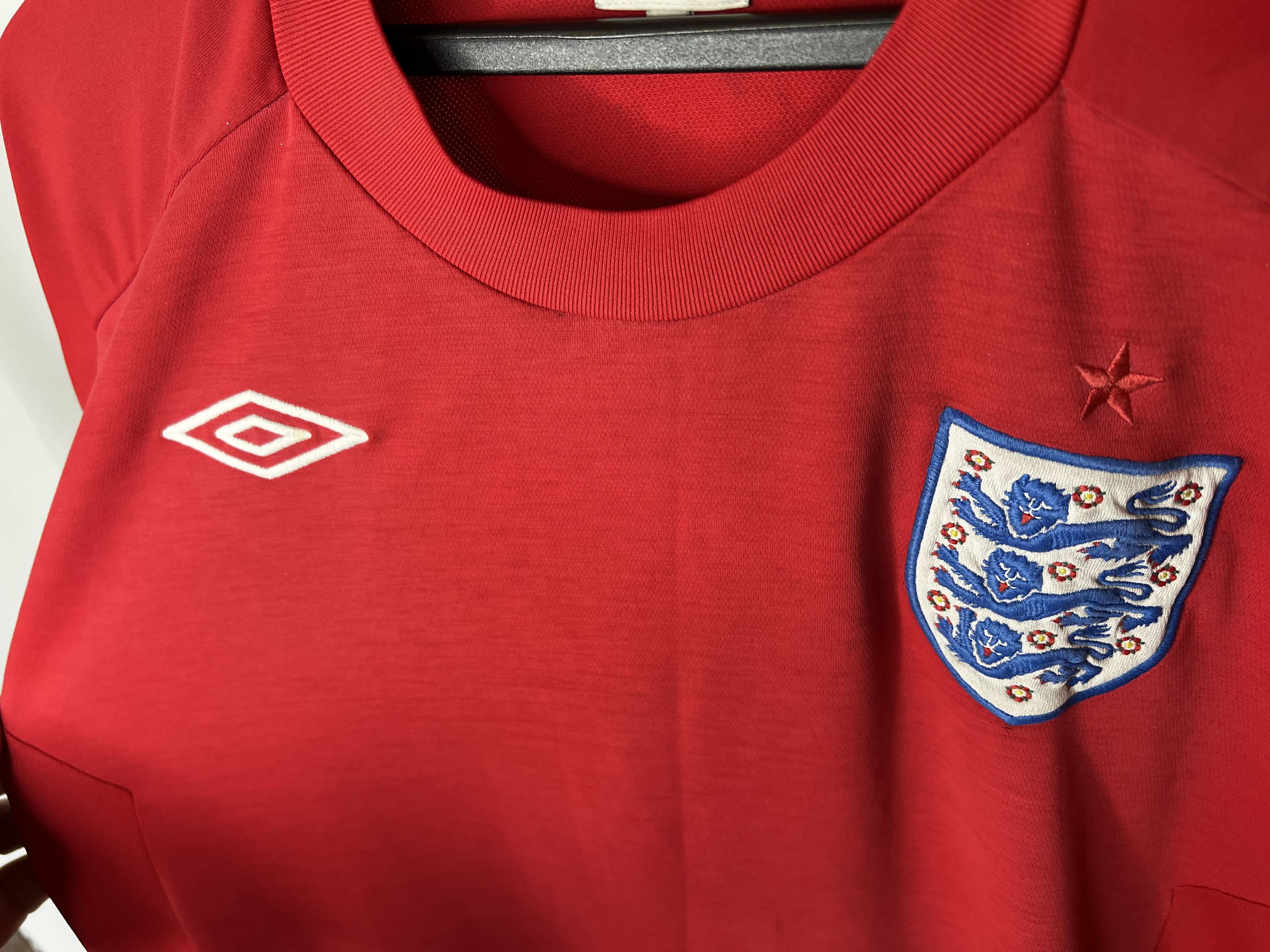 Umbro ENGLAND TEAM 2010 2012 AWAY FOOTBALL SHIRT SOCCER JERSEY Size US XL / EU 56 / 4 - 3 Thumbnail